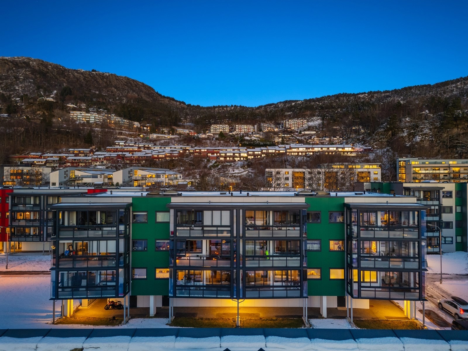 - Merk at du har en ekstern bod på 3,1m² RETT utenfor egen inngangsdør. I tillegg disponerer leiligheten en bod i kjeller på 1,9m² - Galleribilde