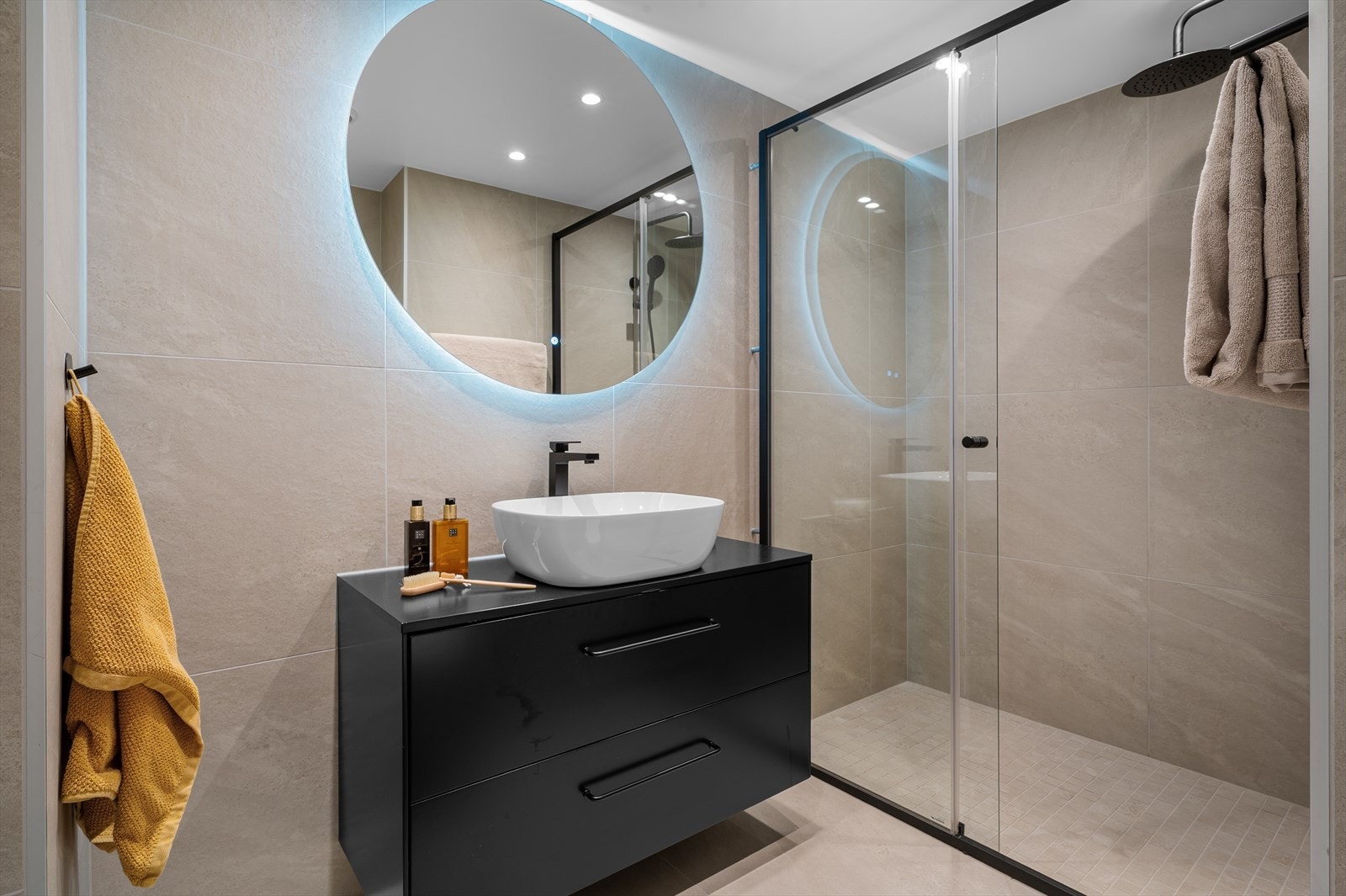 - Badet ble pusset opp i 2022 og fremstår svært innbydende - Galleribilde