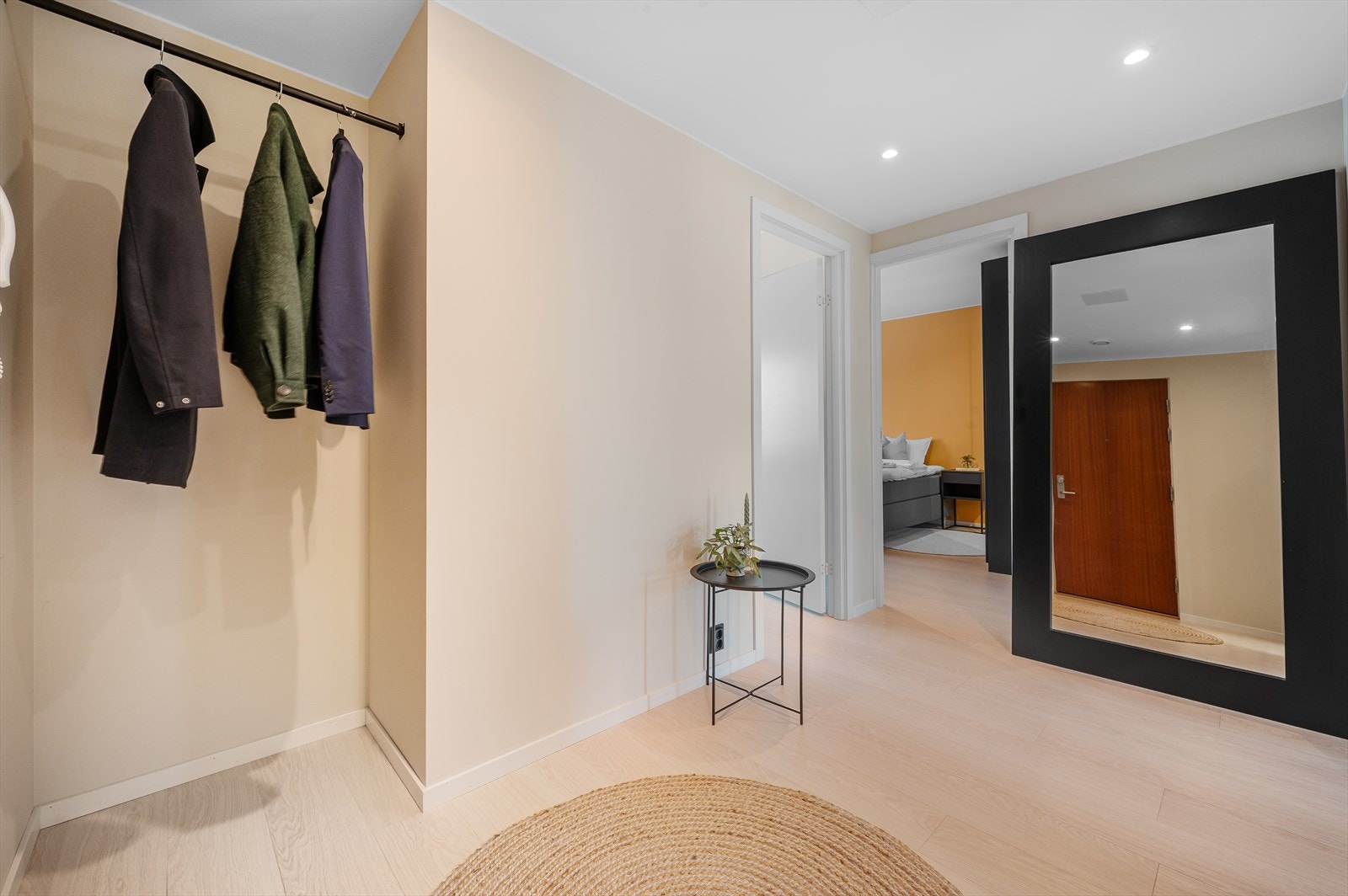 - Romslig gang på 6,3m² som naturlig knytter leilighetens øvrige rom sammen - Galleribilde