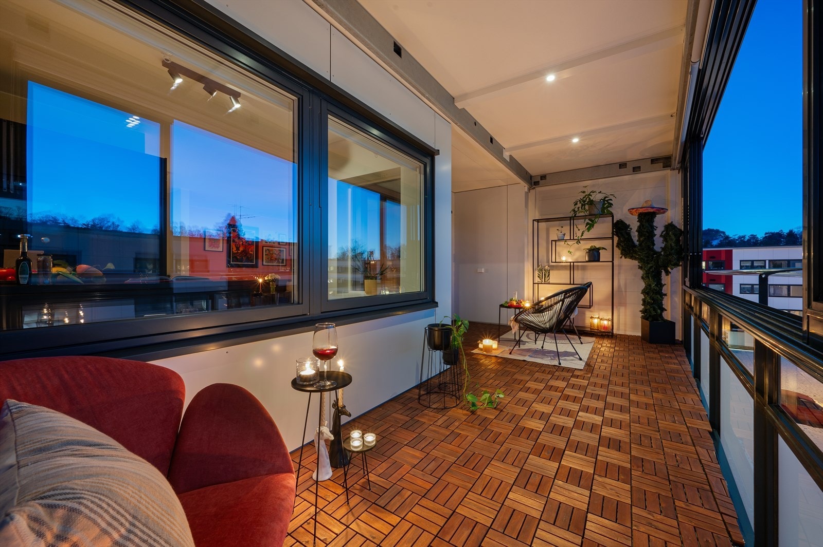 - Med vestvendt, innglasset balkong på hele 16m² - Galleribilde