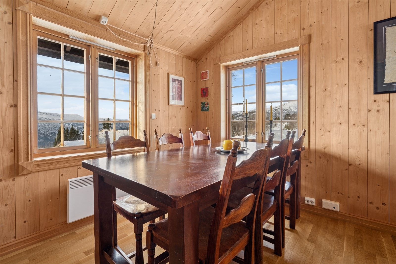 Her kan du nyte gode måltider sammen med en strålende utsikt. Galleribilde