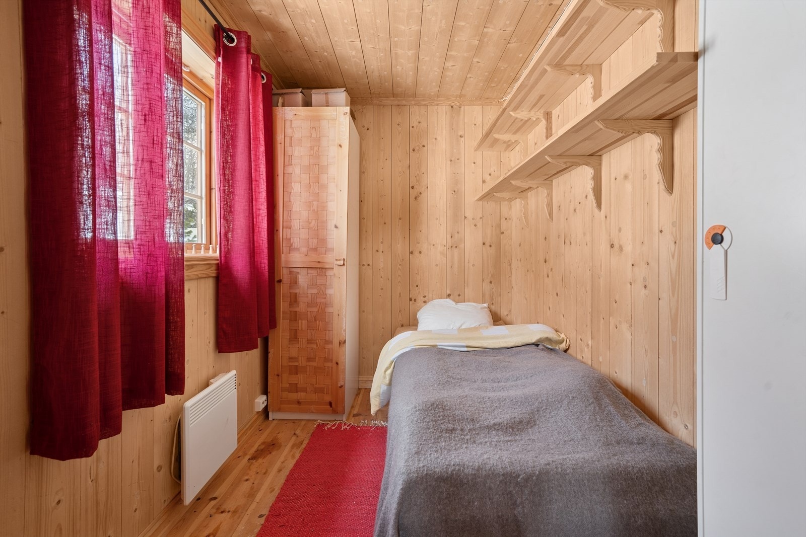 Soverom 3. Dette rommet er ikke godkjent som soverom, det er tegnet inn som bod i godkjente tegninger. Galleribilde