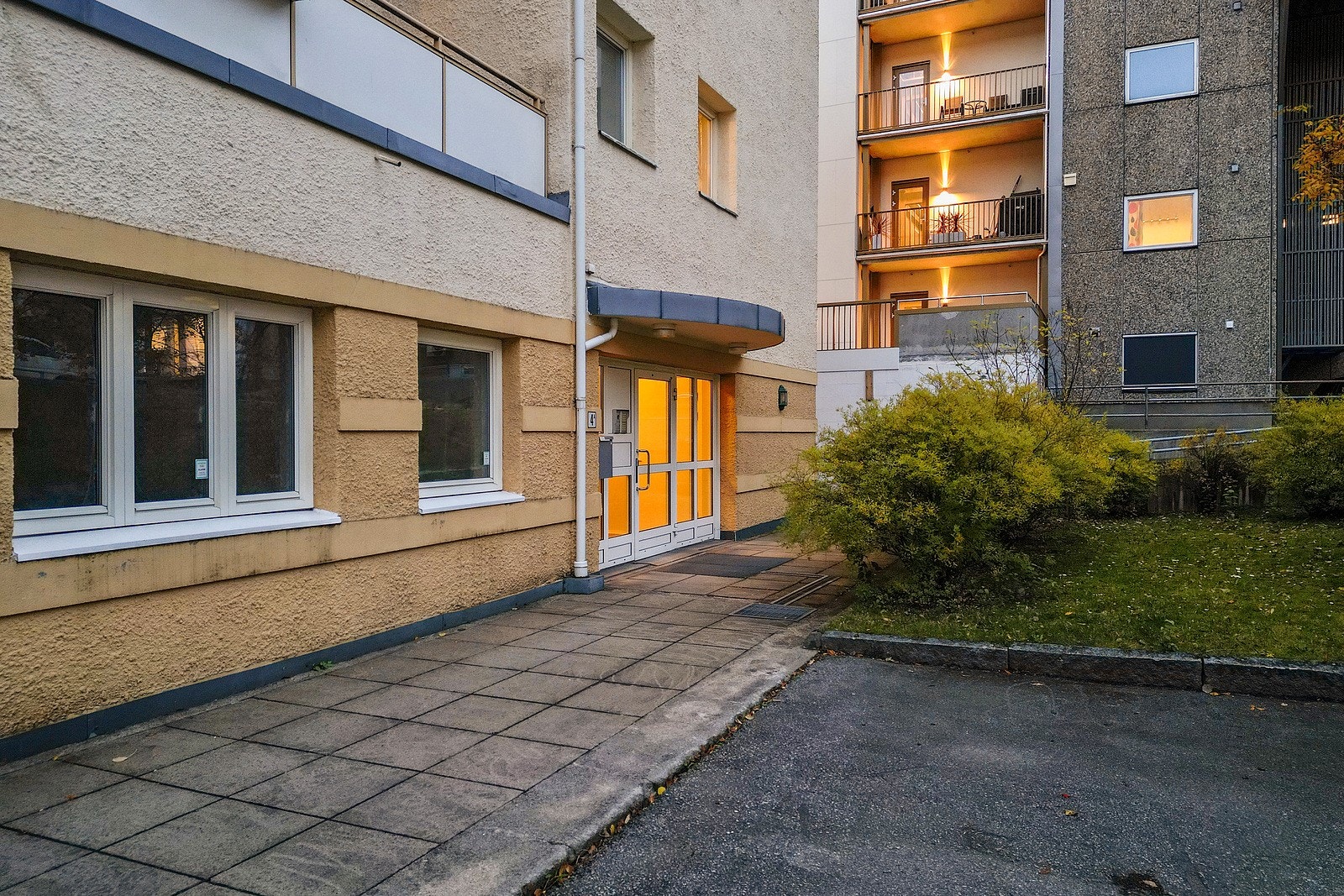 Inngangen til leilighetene er rett frem. Galleribilde