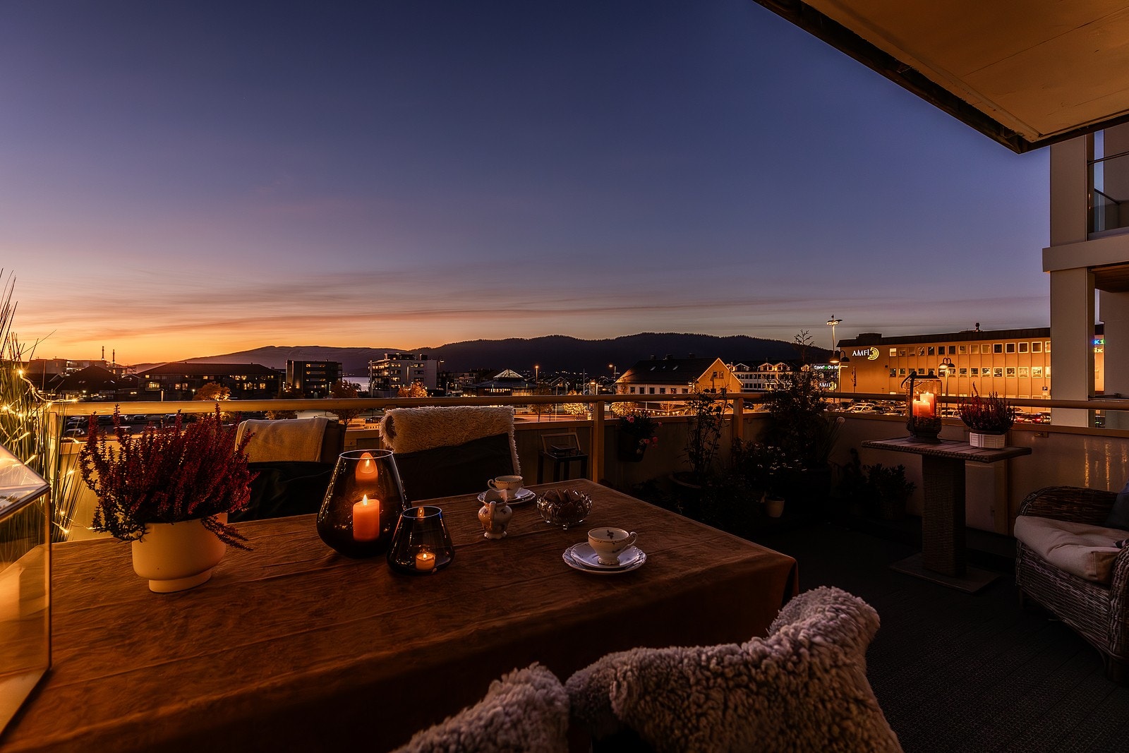 Størrelsen på terrassen er ca. 17kvm, og den er delvis overbygd. Galleribilde