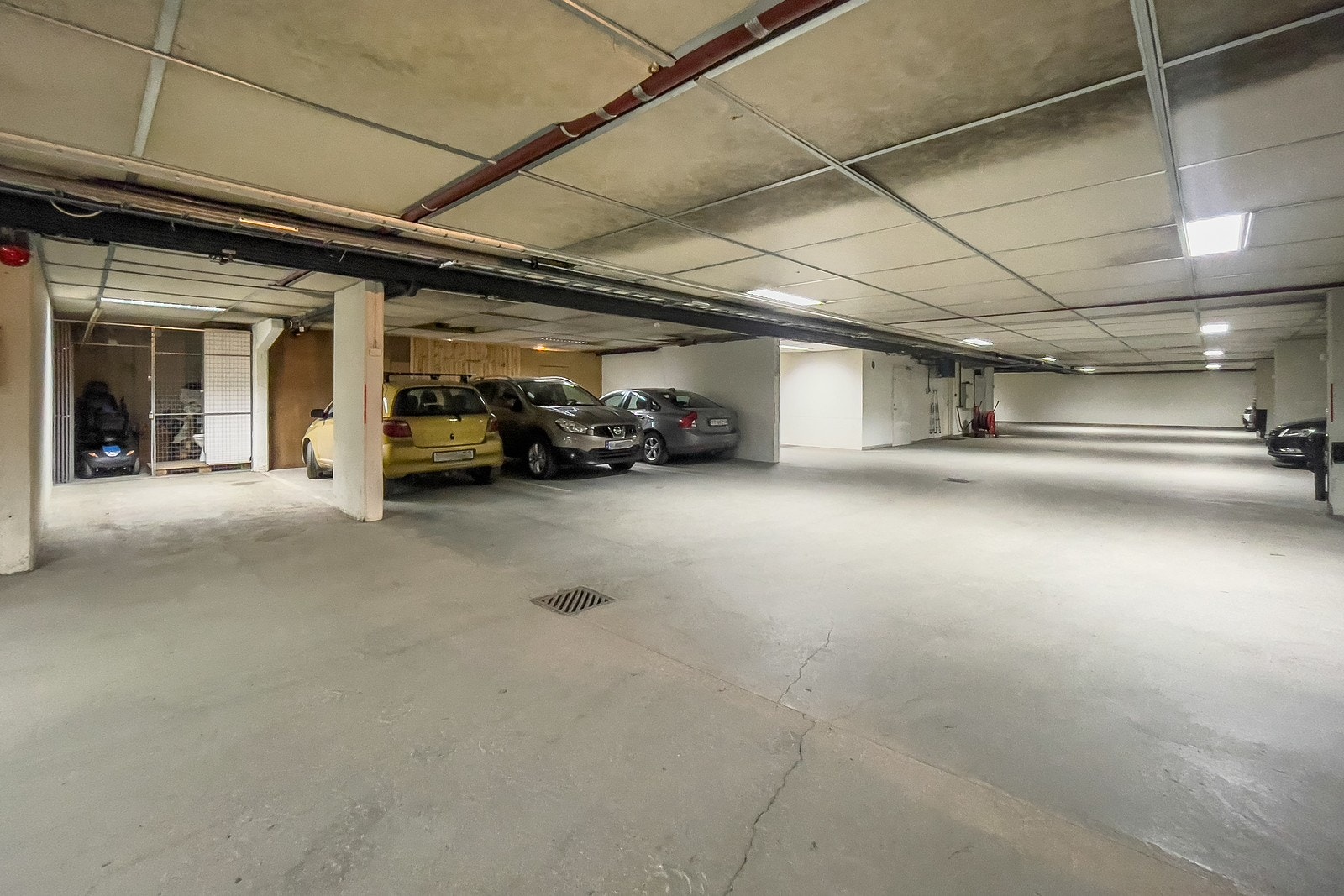 Garasjeplass i felles, oppvarmet garasjeanlegg. Galleribilde