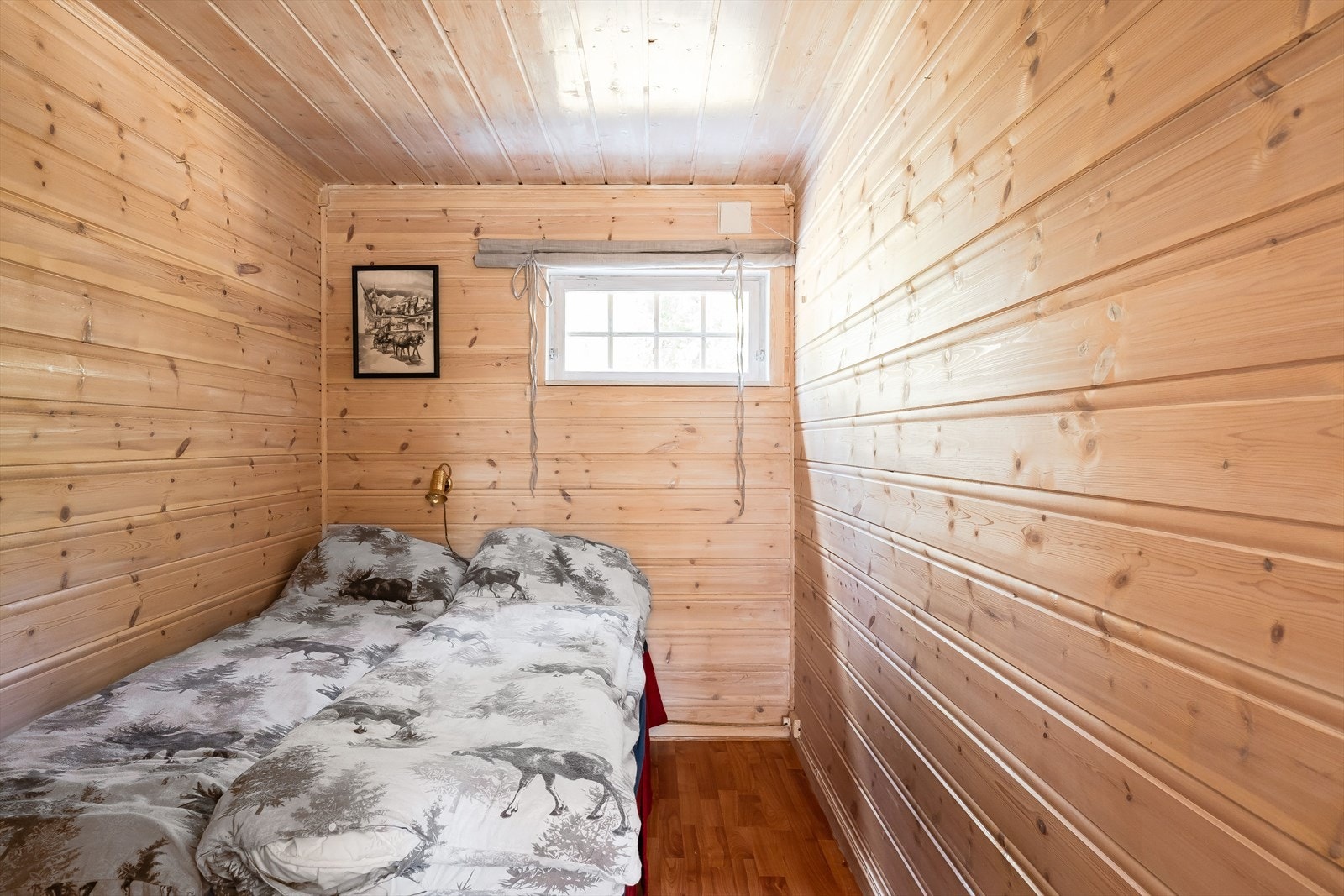 Soverom 1 er et koselig rom som i dag er innredet med en dobbeltseng. Galleribilde