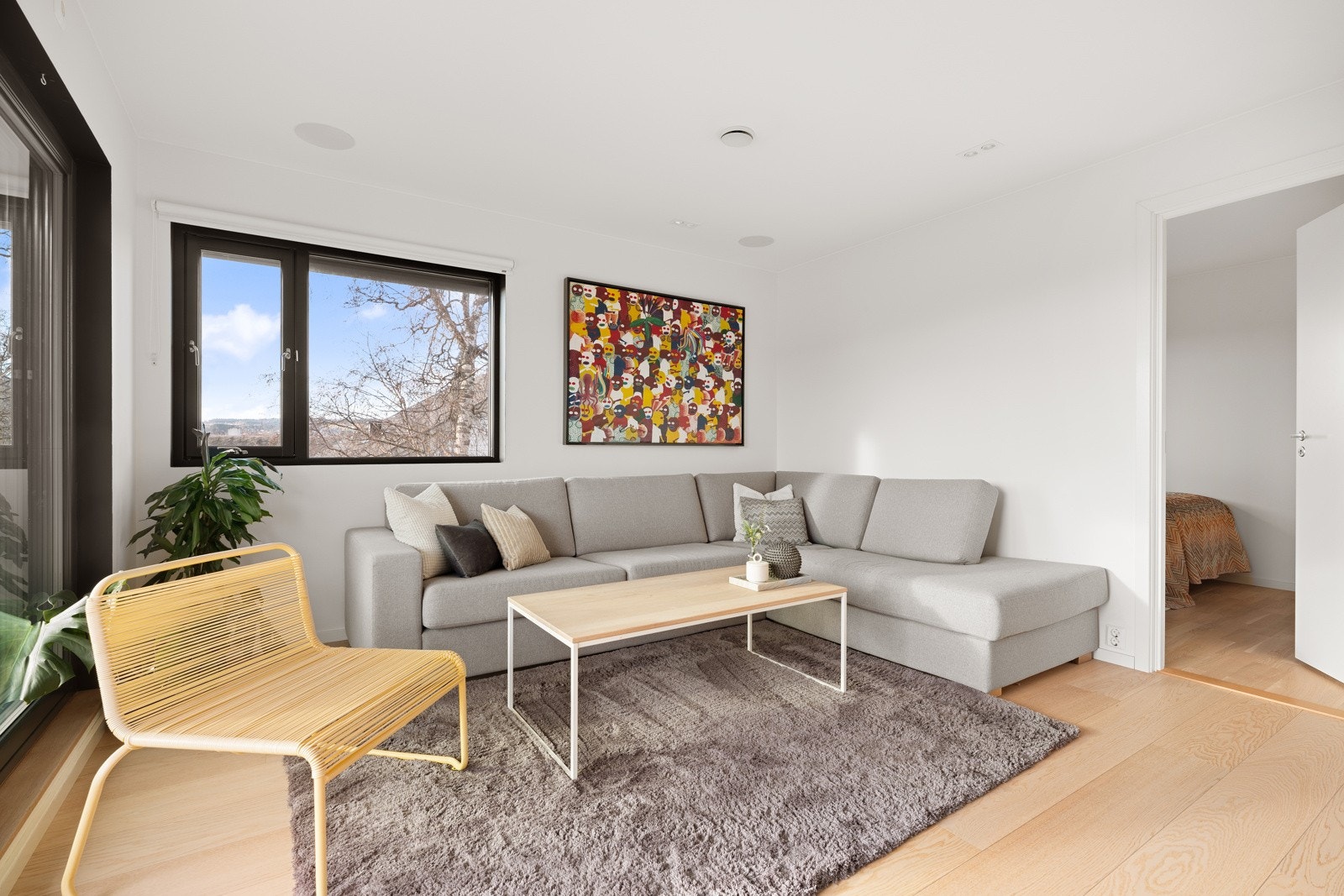 Hyggelig TV-stue med god plass til ønsket møblement. Galleribilde