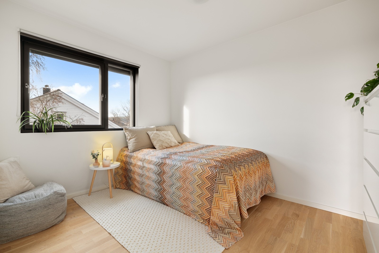 Soverommene i 2.etasje er målt til 9 og 8 kvm. Galleribilde