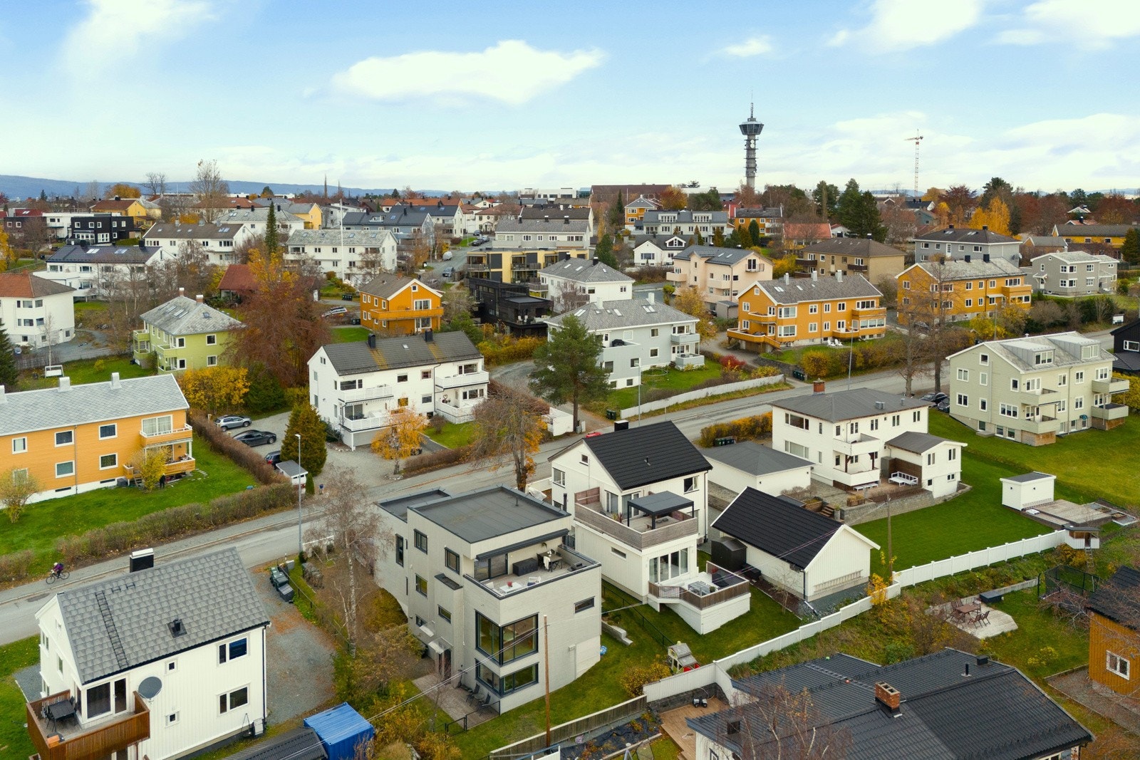 Berg er ansett som et meget attraktivt område i Trondheim og en slik beliggenhet er etterspurt. Her bor du i rolige omgivelser med kort avstand til sentrum. Galleribilde