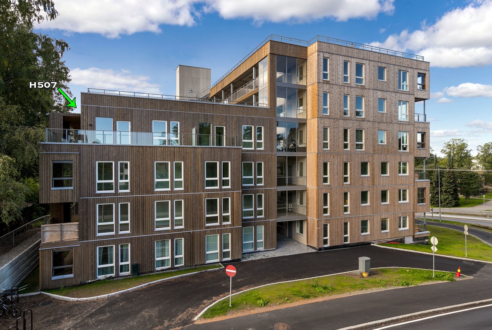 Gardermovegen 36 er et et bygg bestående av 45 leiligheter fordelt på 7 etasjer, hvorav nederste etasje består av garasjekjeller som deles med Quadraturen. Galleribilde