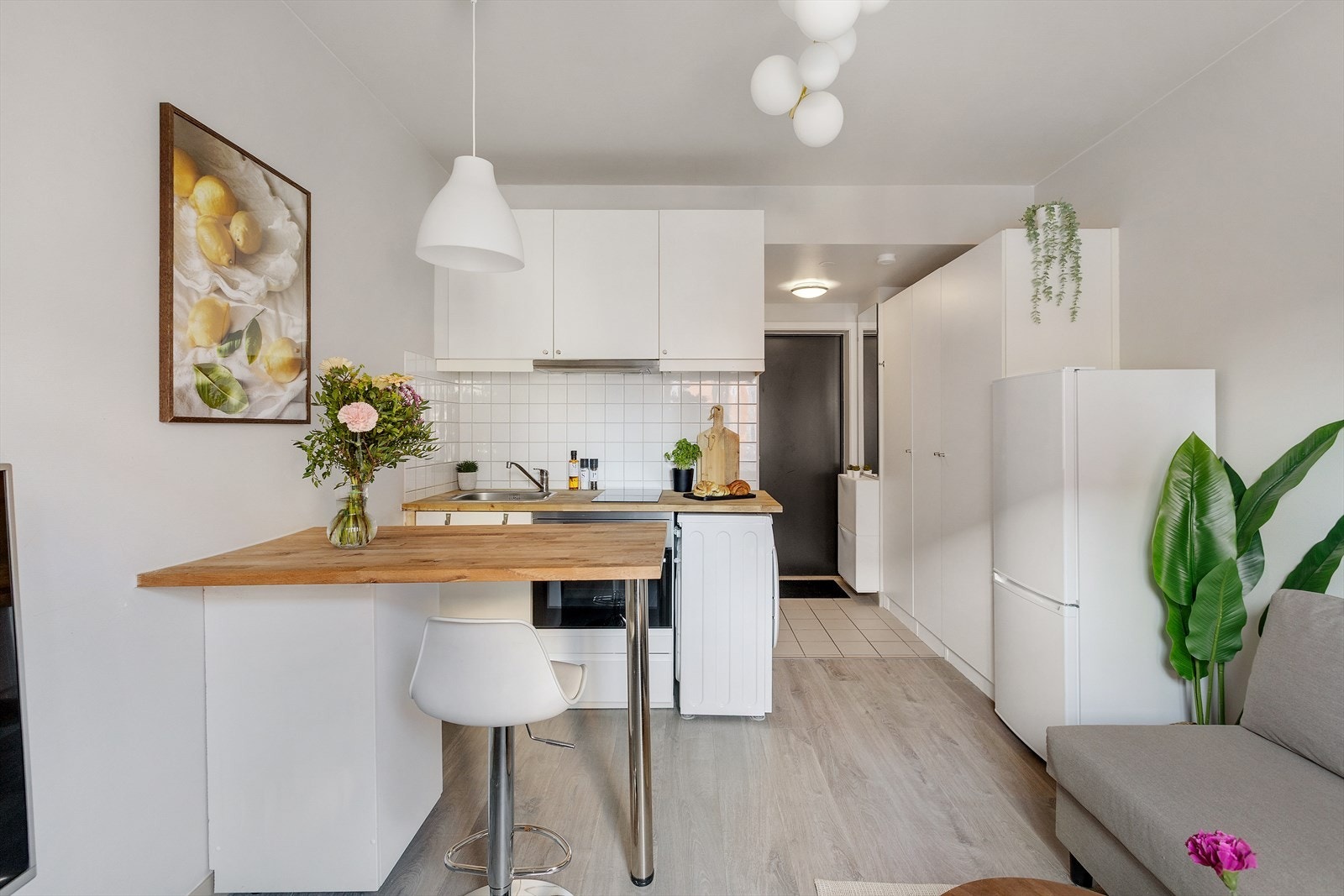Dette er en flott, arealeffektiv og innbydende studioleilighet med en attraktiv beliggenhet! Galleribilde