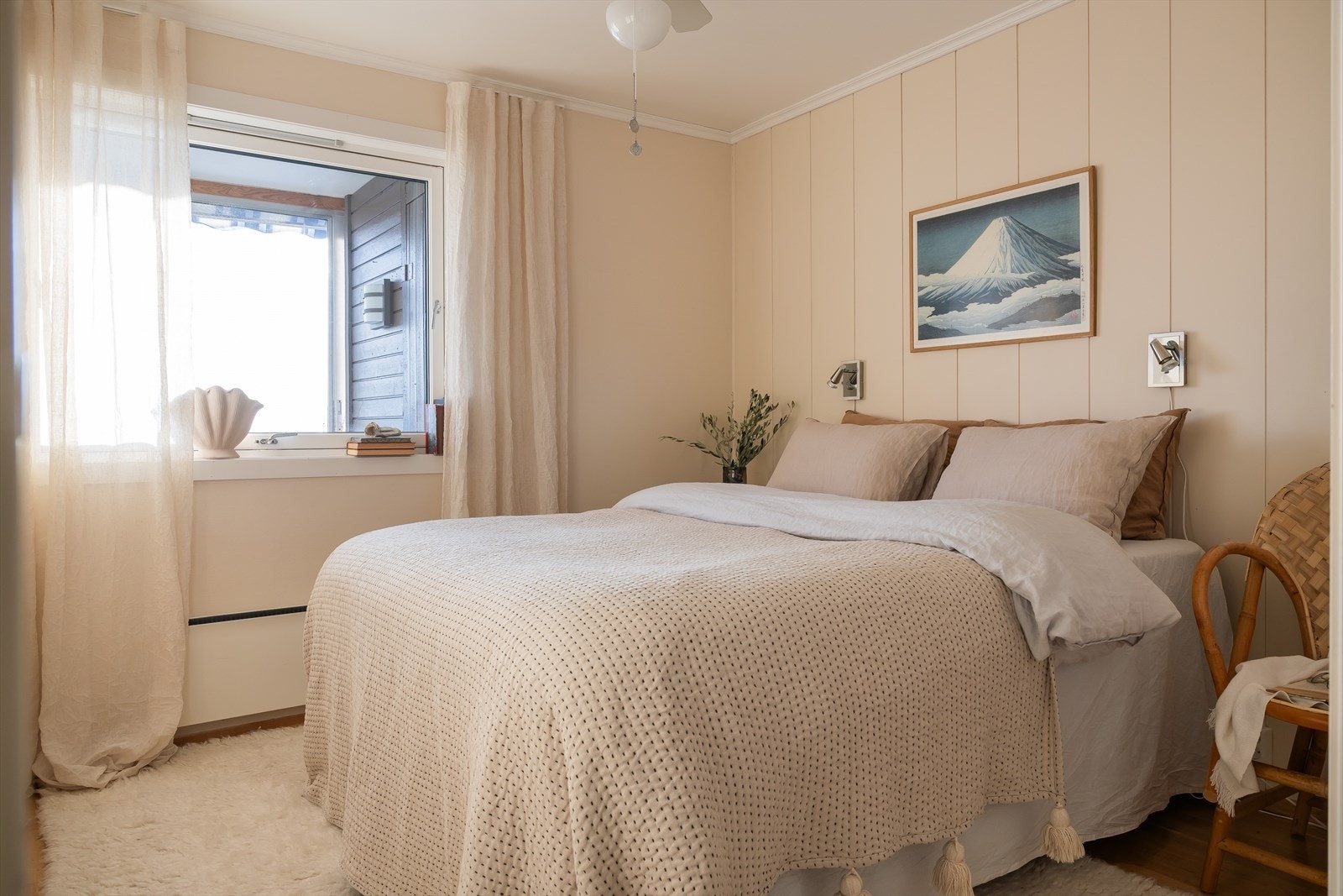 Stort og luftig soverom med garderobe. Galleribilde