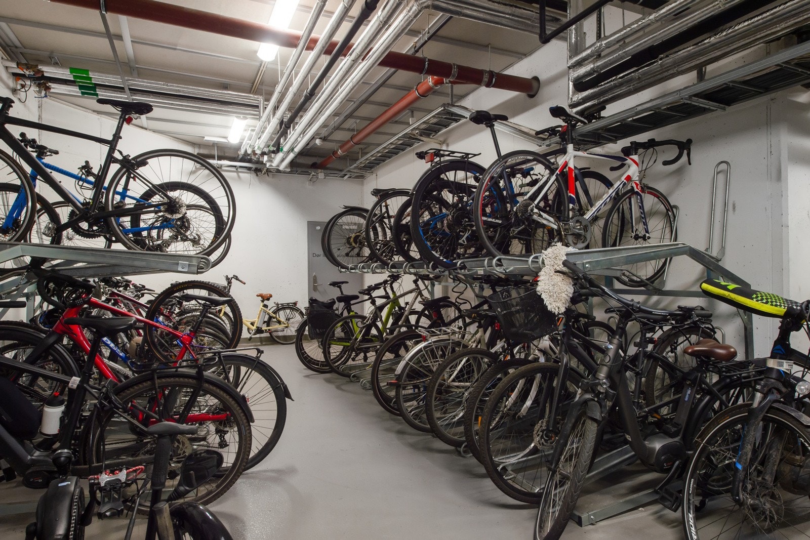 Borettslaget har god plass til sykler Galleribilde