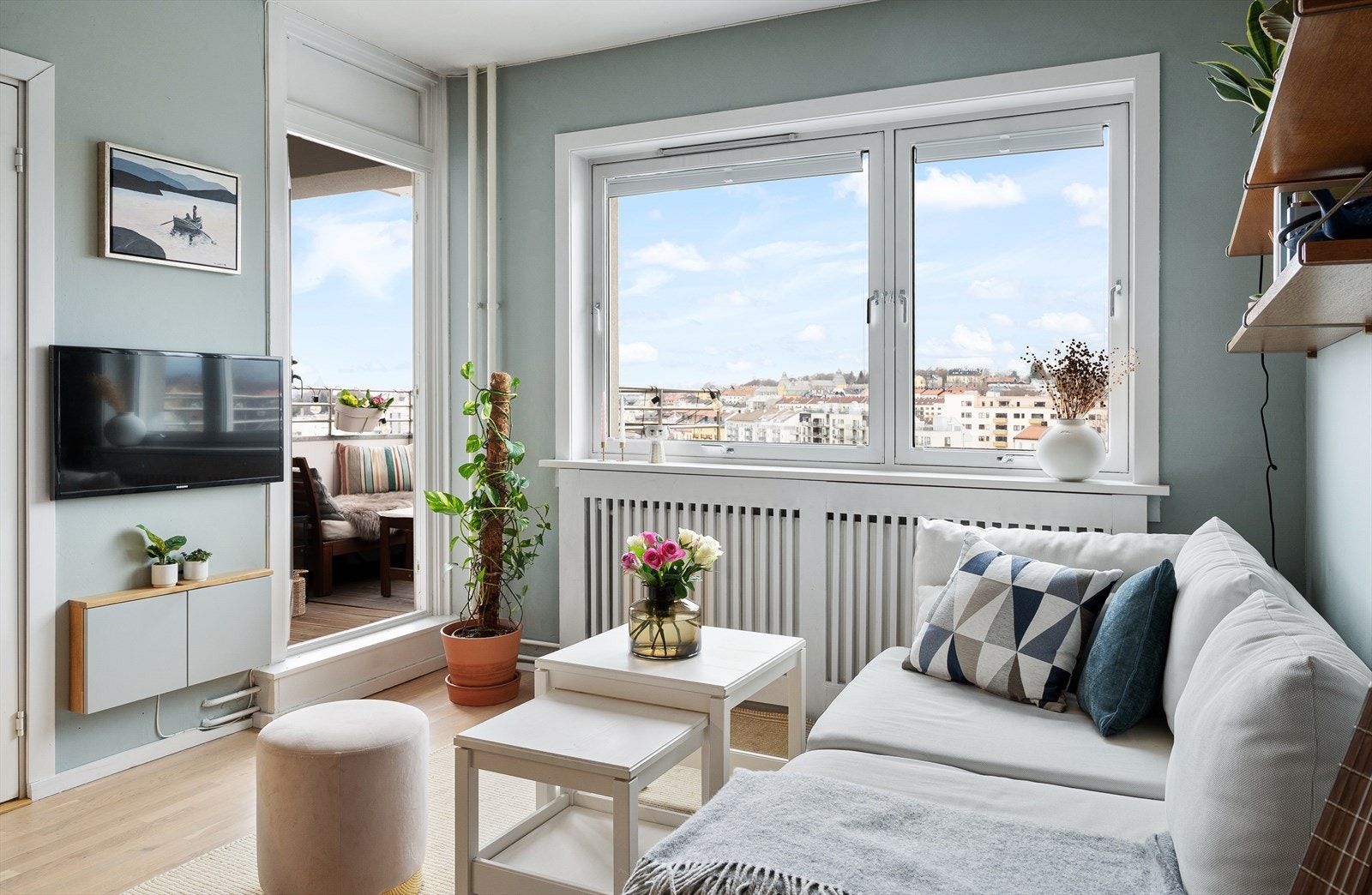 Fra stuen er det direkte adkomst til balkongen. Galleribilde