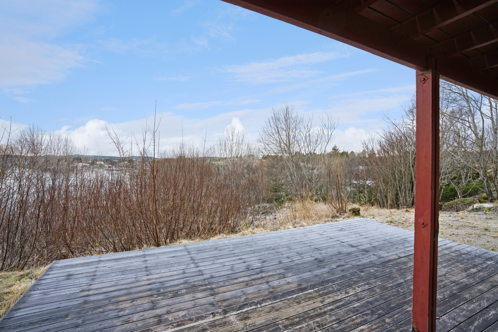 Terrassen er stor og har plass til ønsket møblement. Galleribilde