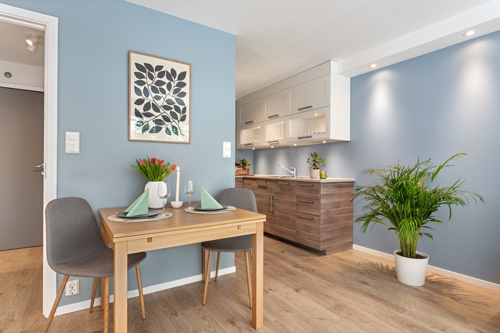 Praktisk planløsning gir det mulighet for spisebord også. Galleribilde