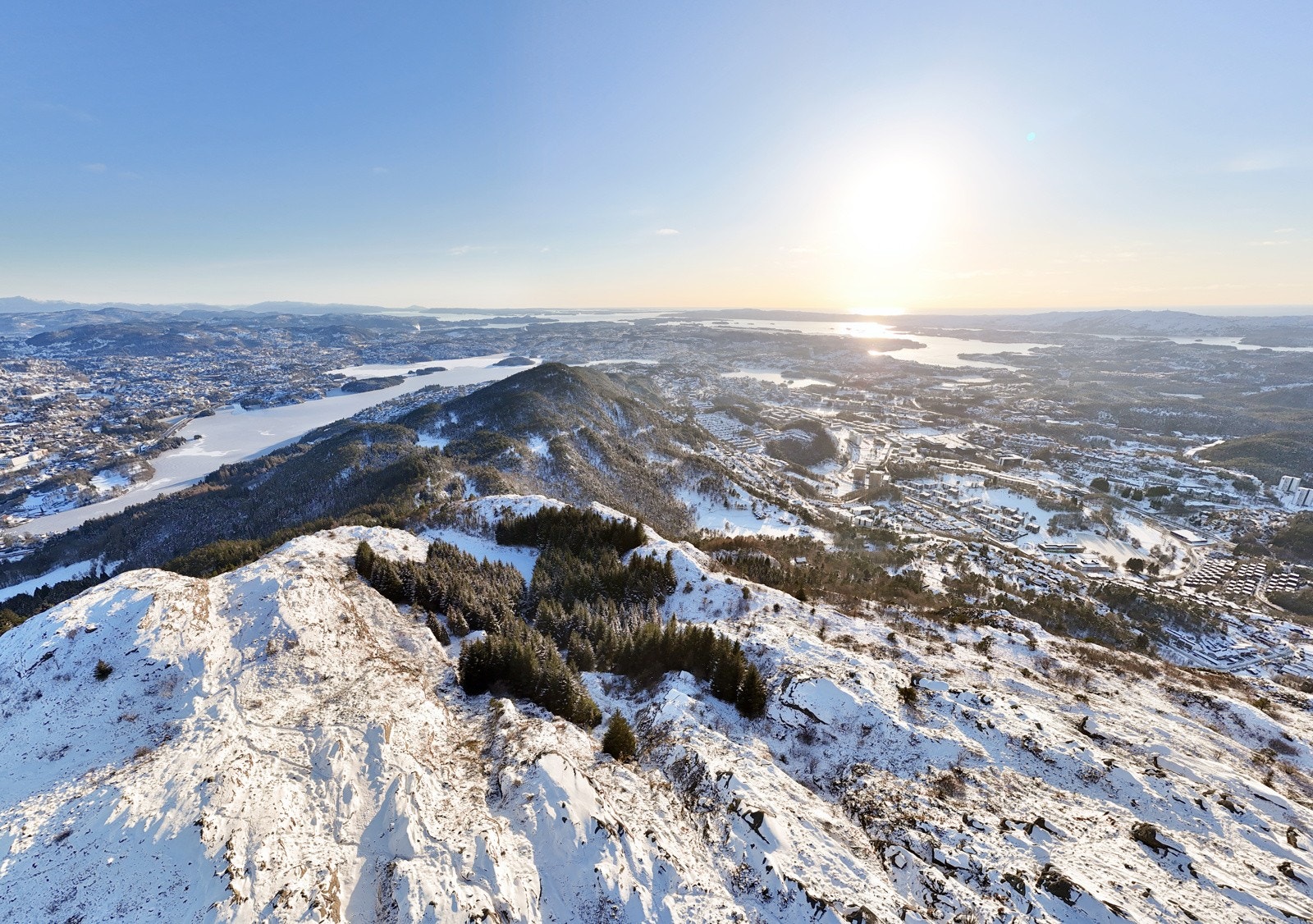 Fra boligen er det kort vei til fjellet. Galleribilde