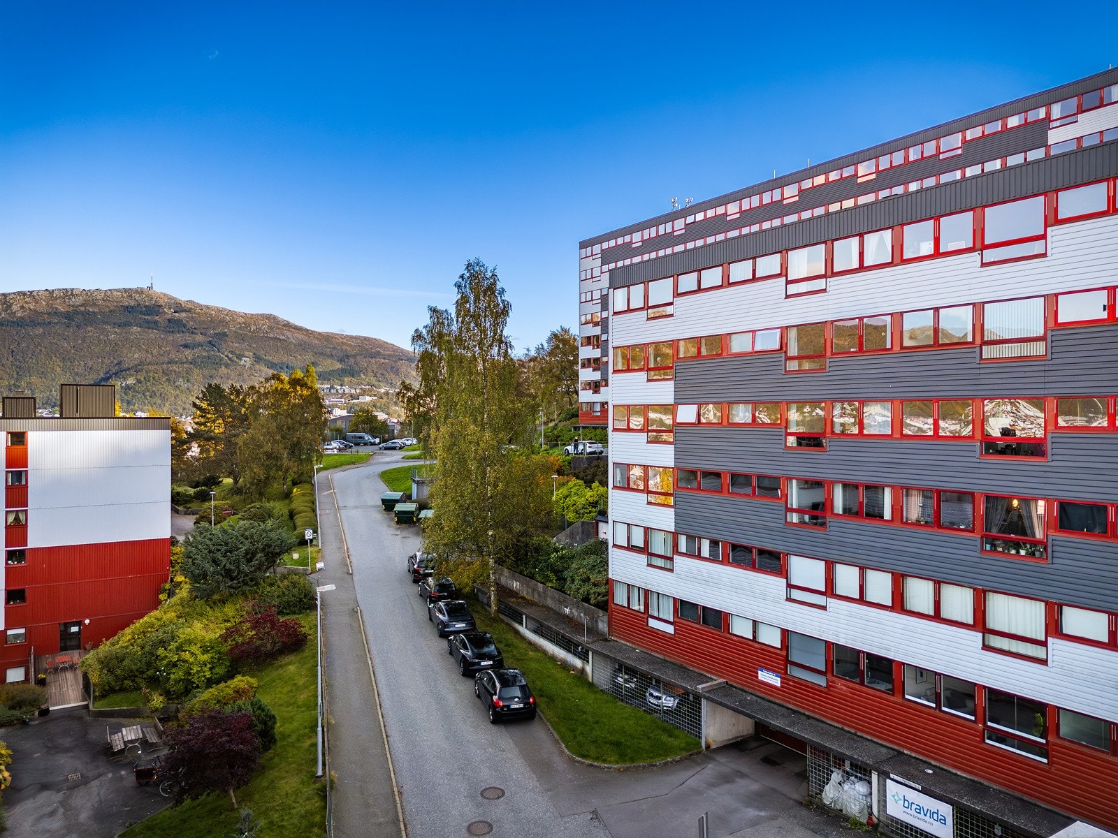 Borettslaget ble oppført på 70-tallet. Galleribilde