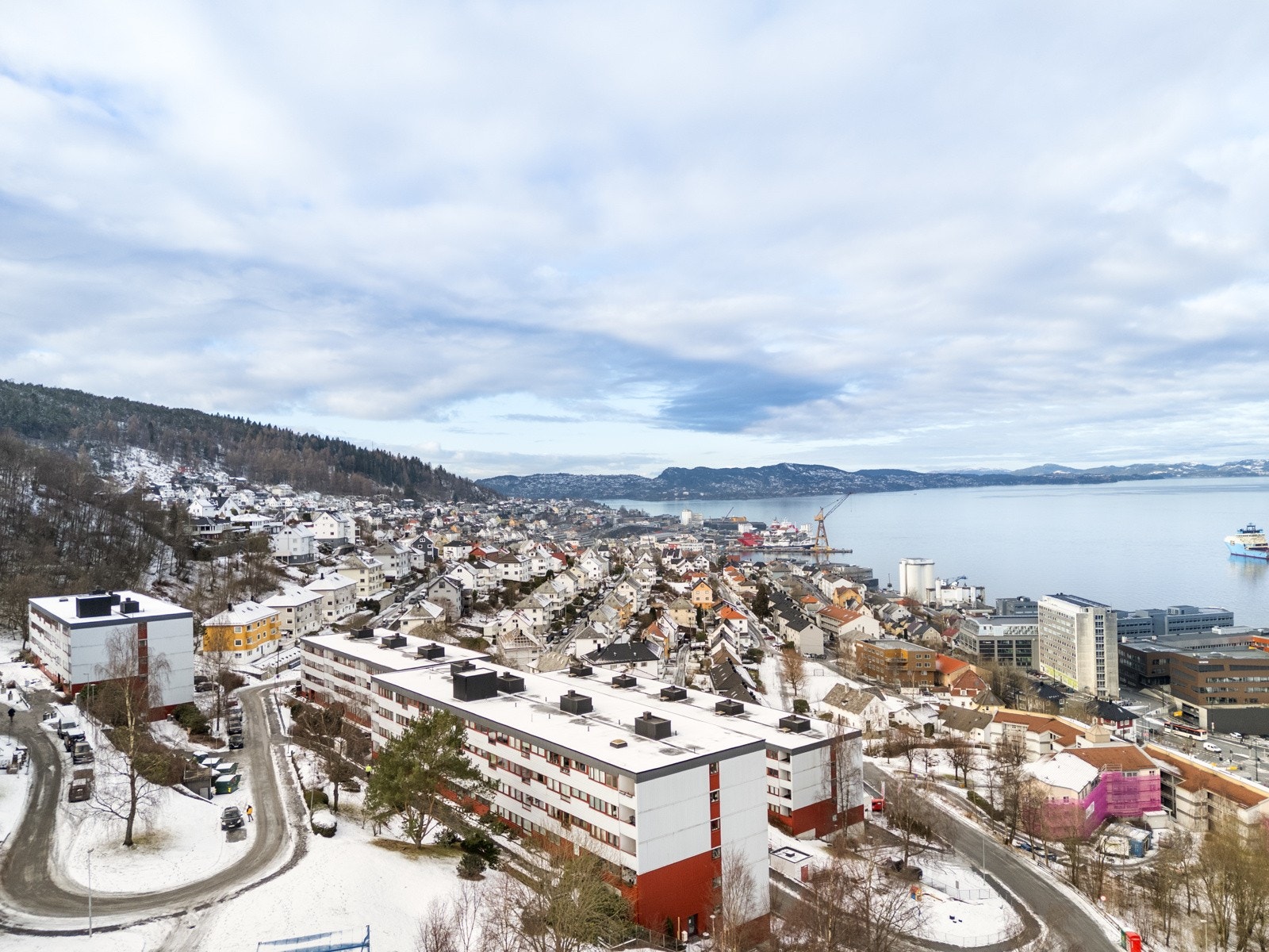 Sentral beliggenhet for de som er glad i å gå tur i fjellet. Galleribilde