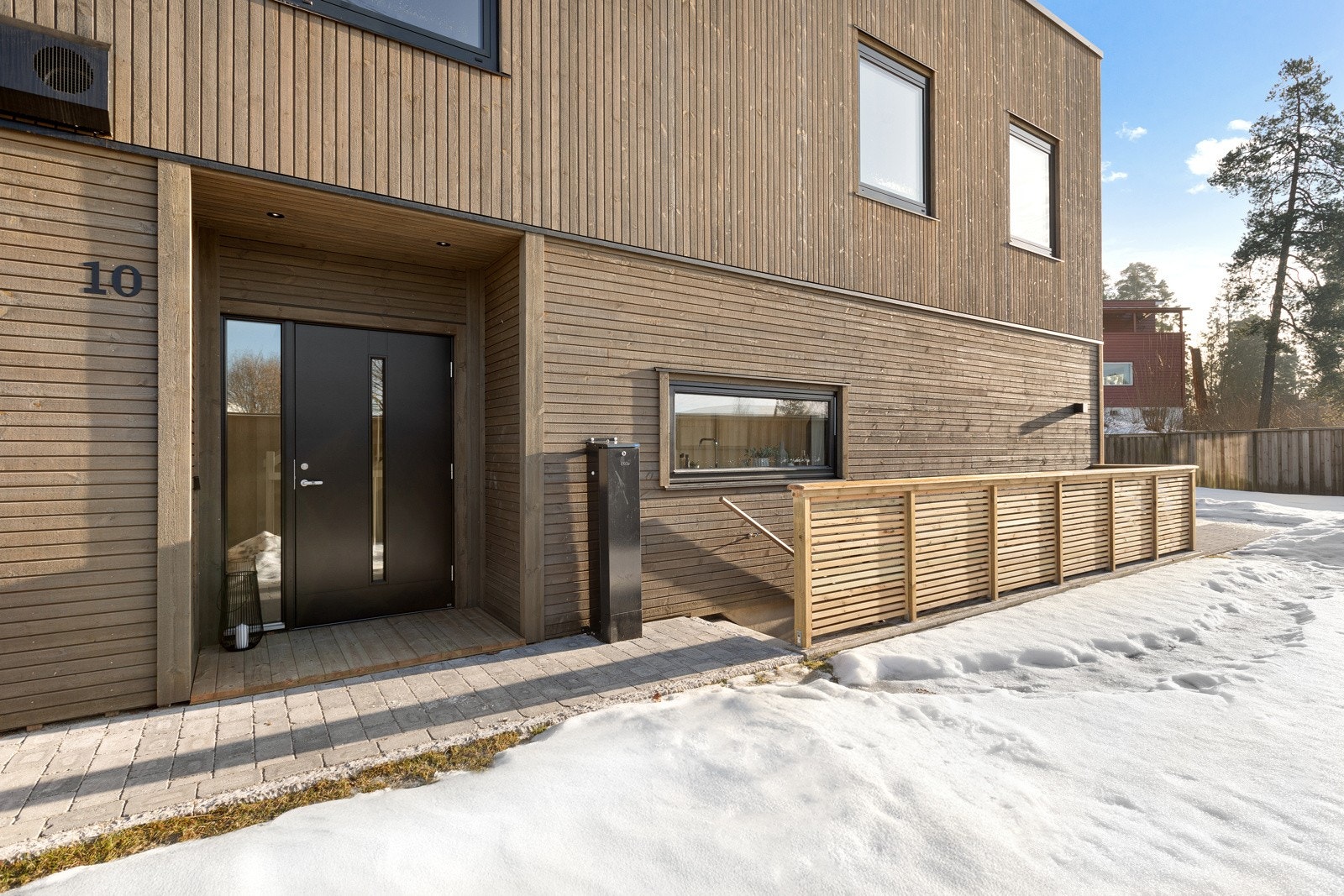 Boligen har to separate inngangsparti. Galleribilde