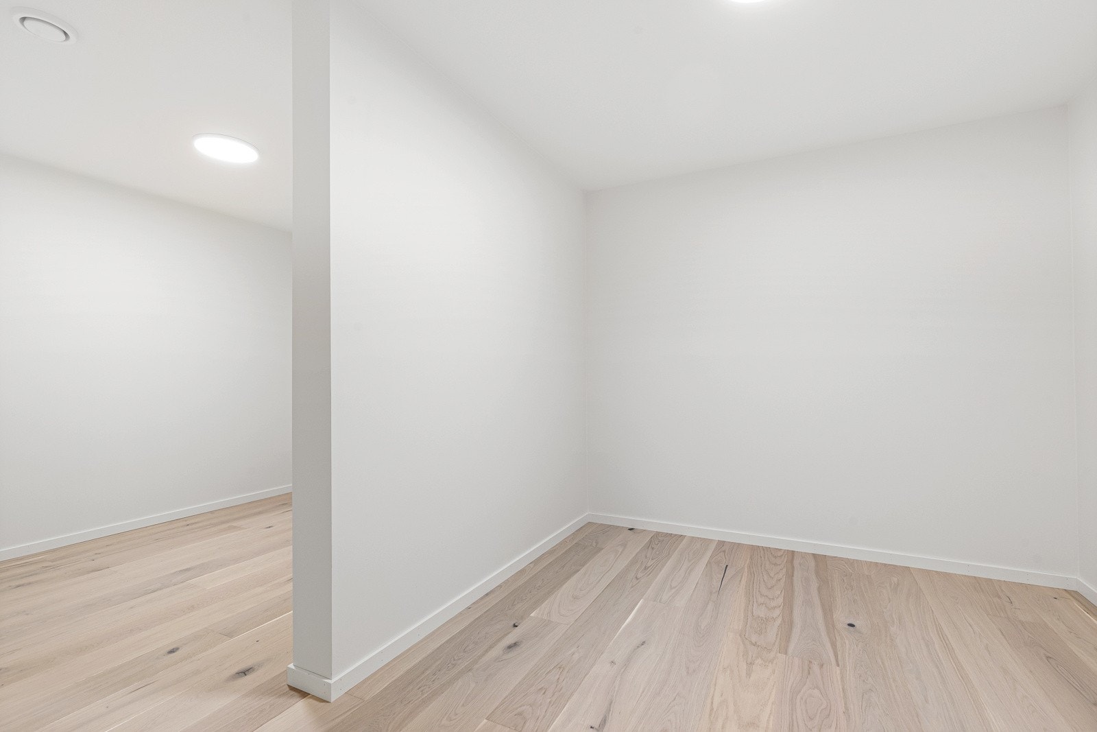 Stort bodareal i underetasjen. Galleribilde