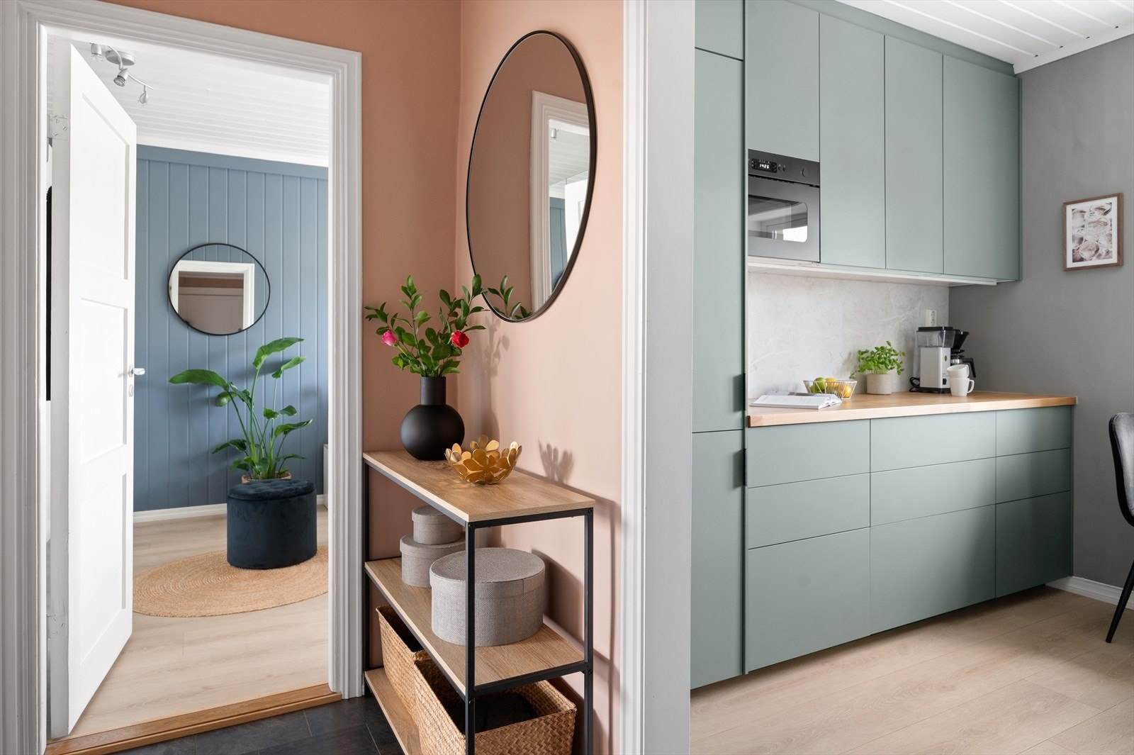 Gangen binder de øvrige rommene sammen på en funksjonell og god måte, og understreker boligens gjennomtenkte planløsning. Galleribilde