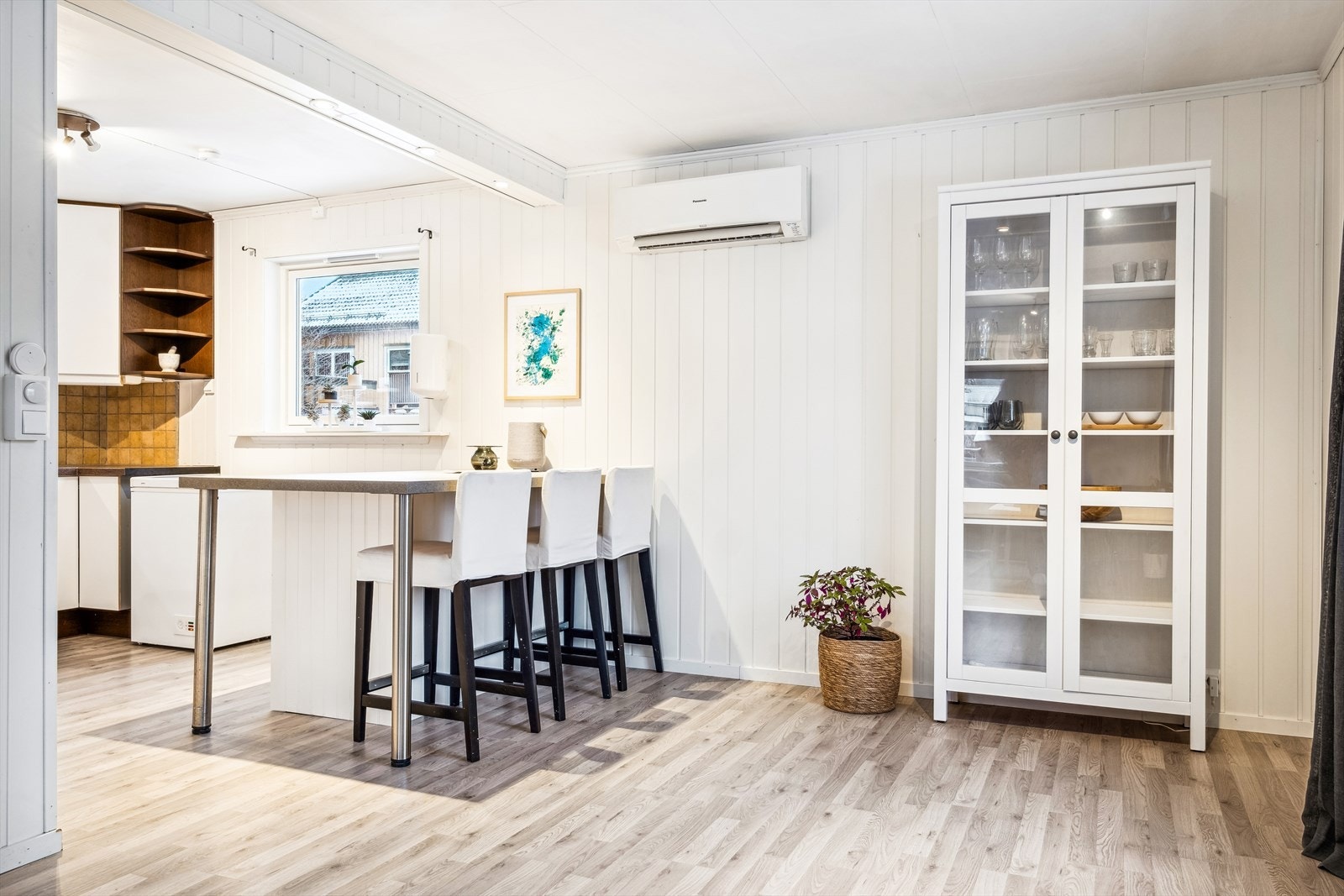 Spiseplass ved kjøkken Galleribilde