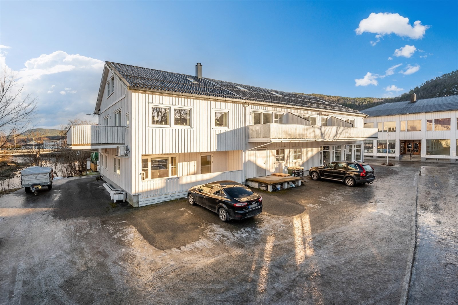Leilighet med 2 soverom pent beliggende ved elva Søa midt i sentrum av Kyrksæterøra. Galleribilde