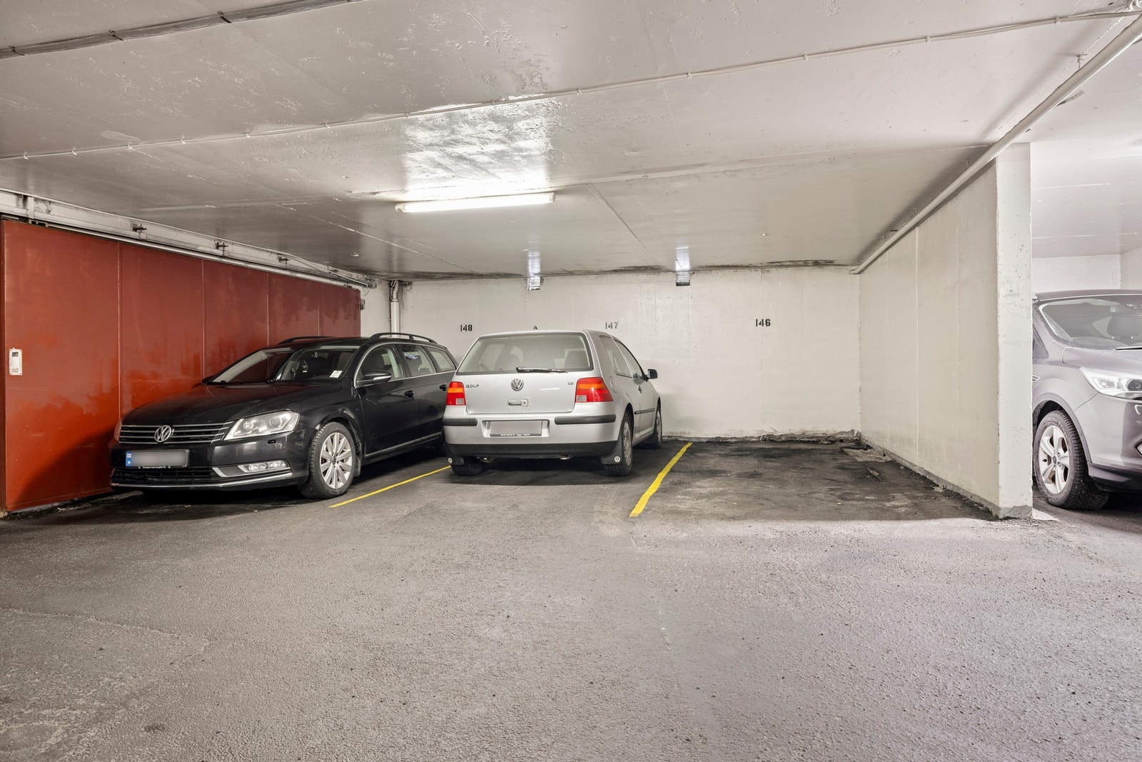 Leiligheten disponerer en biloppstillingsplass i felles parkeringskjeller. Galleribilde
