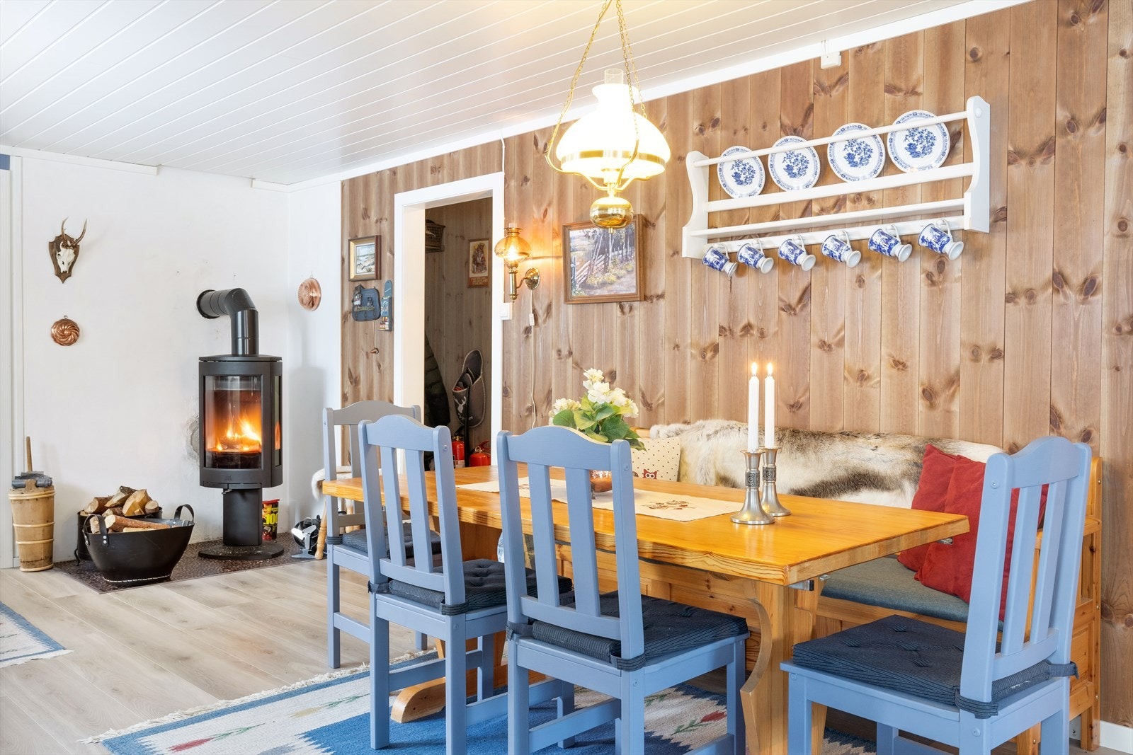 Hyggelig spisegruppe hvor man kan samle familien til et måltid. Galleribilde