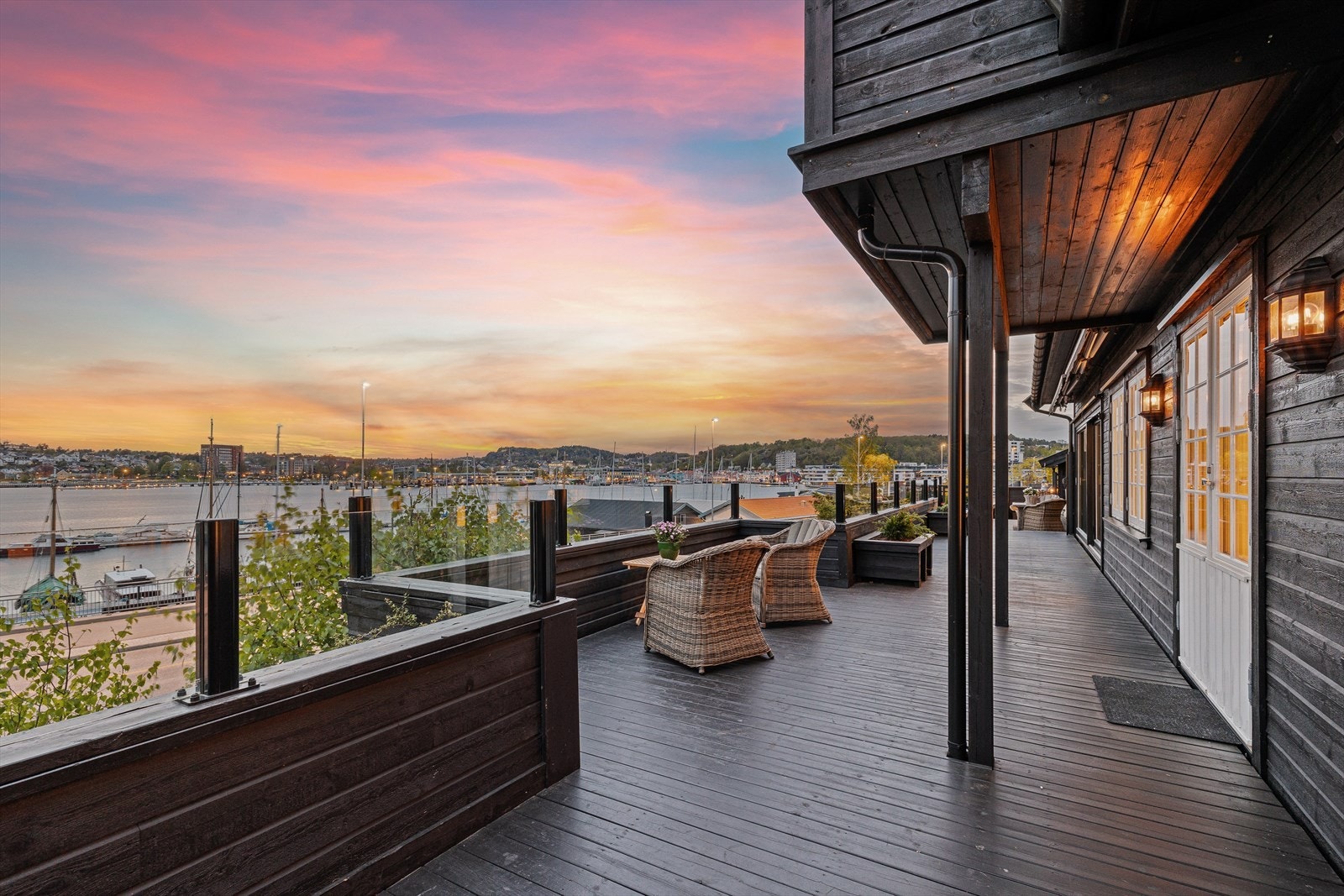 Utgang til veranda fra stuen Galleribilde