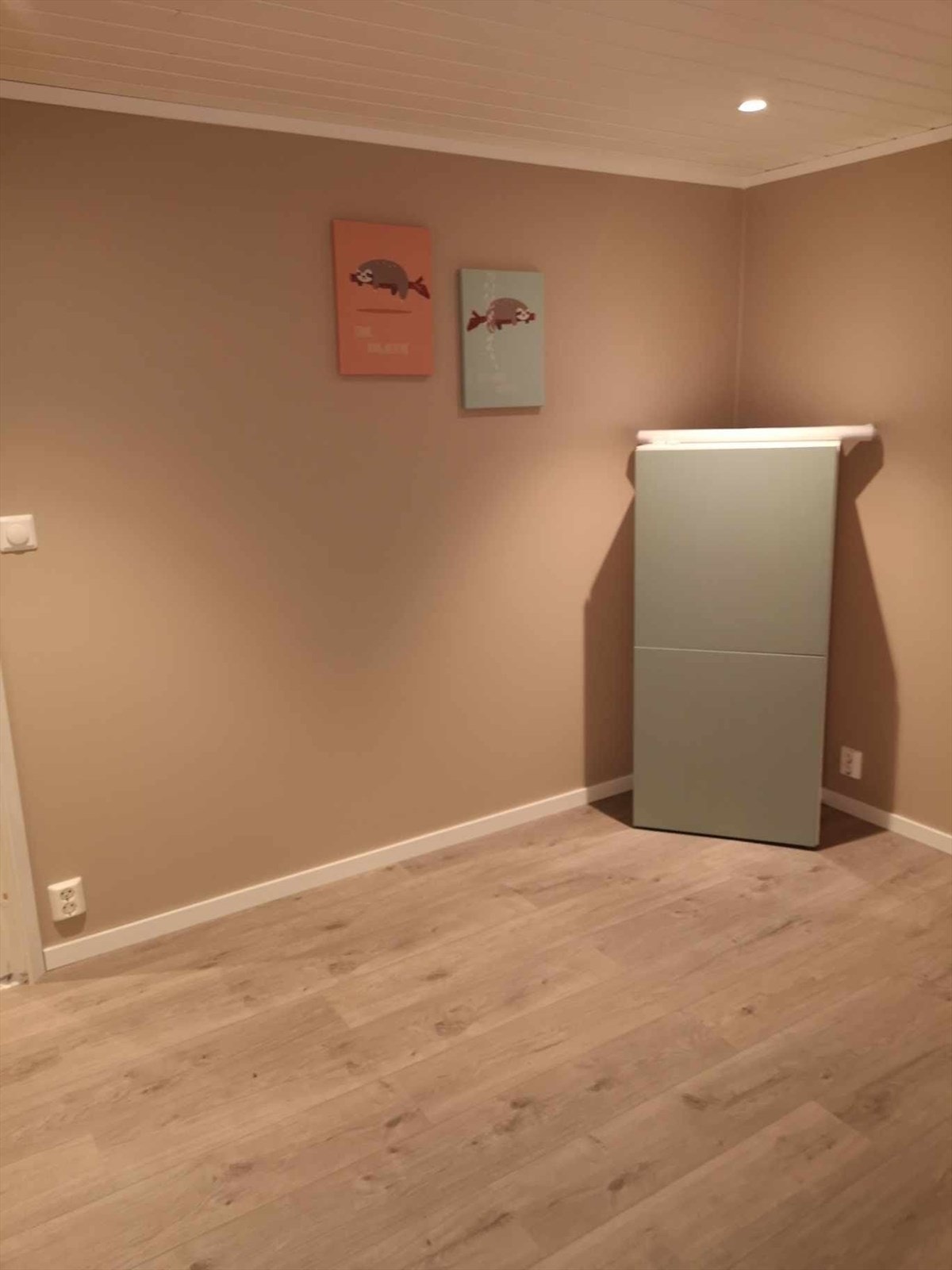 Innvendige bilder tatt av Klubben 14(bilder er tatt av mobilkamera til selger) Galleribilde