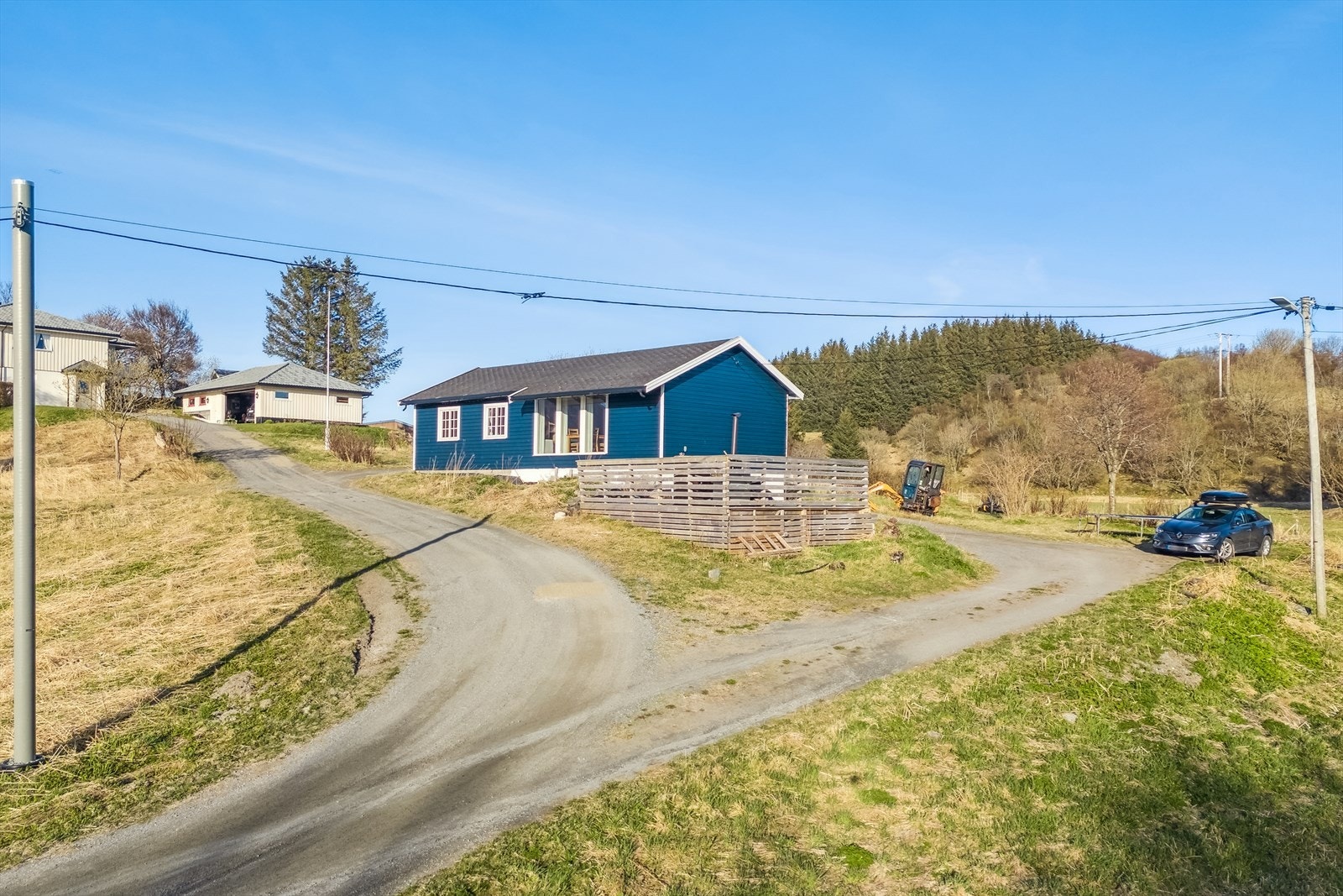 Mot eiendommen. Galleribilde