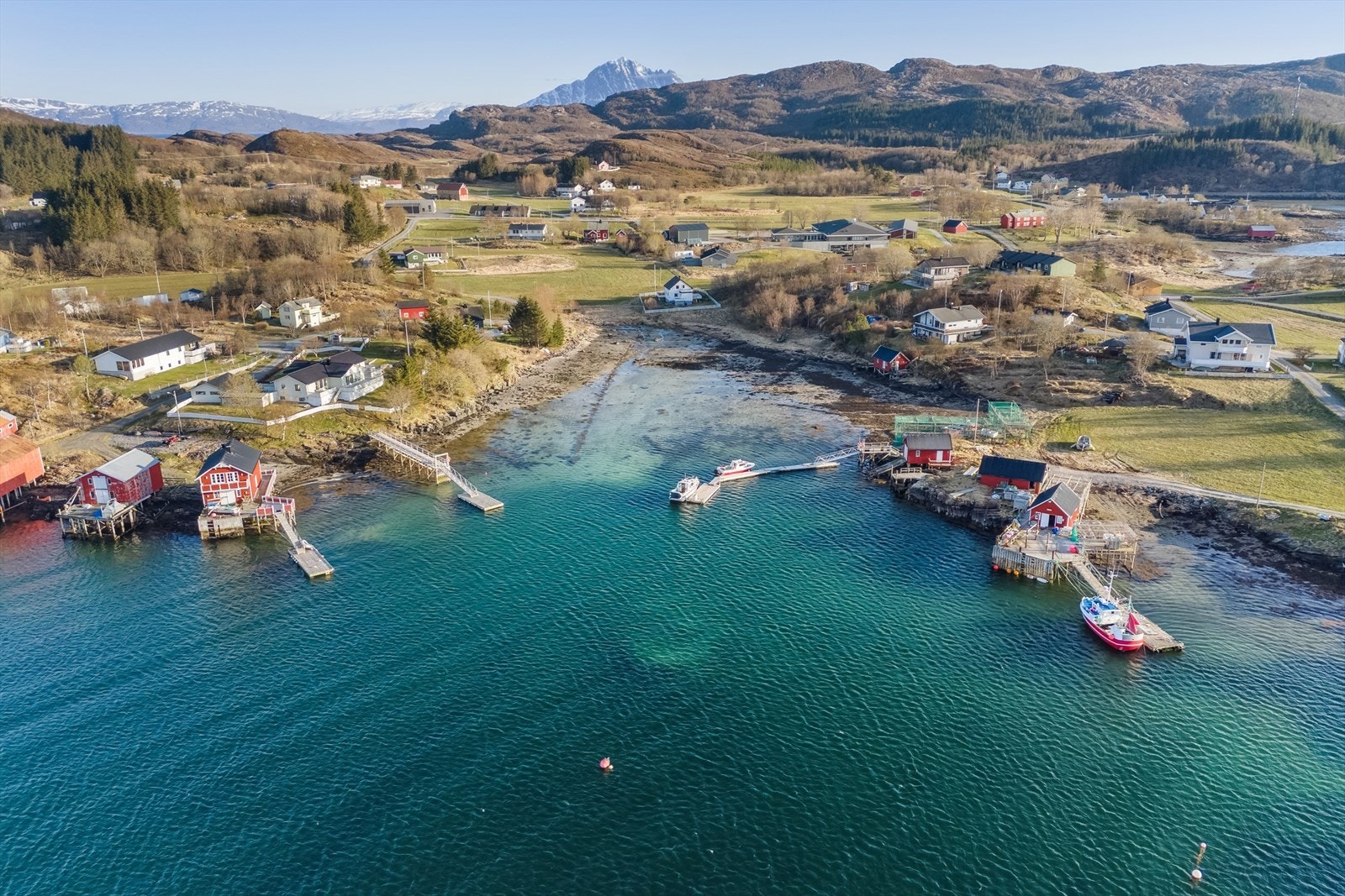 Mot sjøtomt, nede til høyre - Klubben 12/14 øverst til venstre. Galleribilde