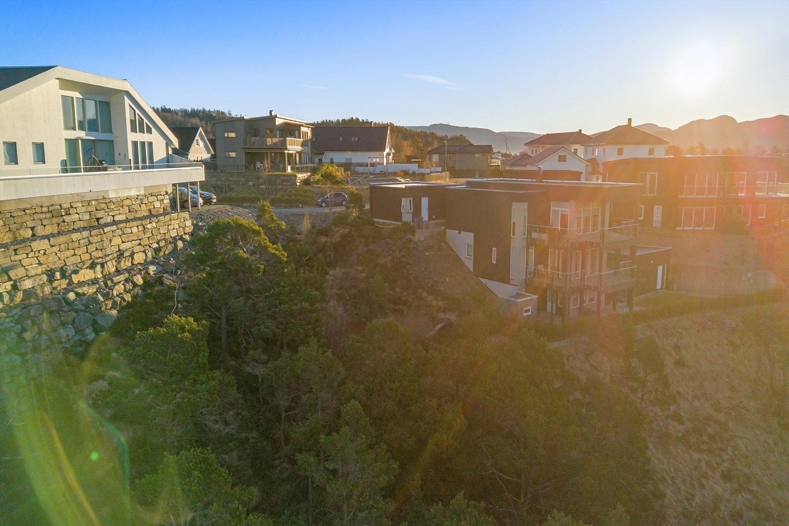 Rolig nabolag med nærhet til naturen. Ideell for barnefamilier. Galleribilde