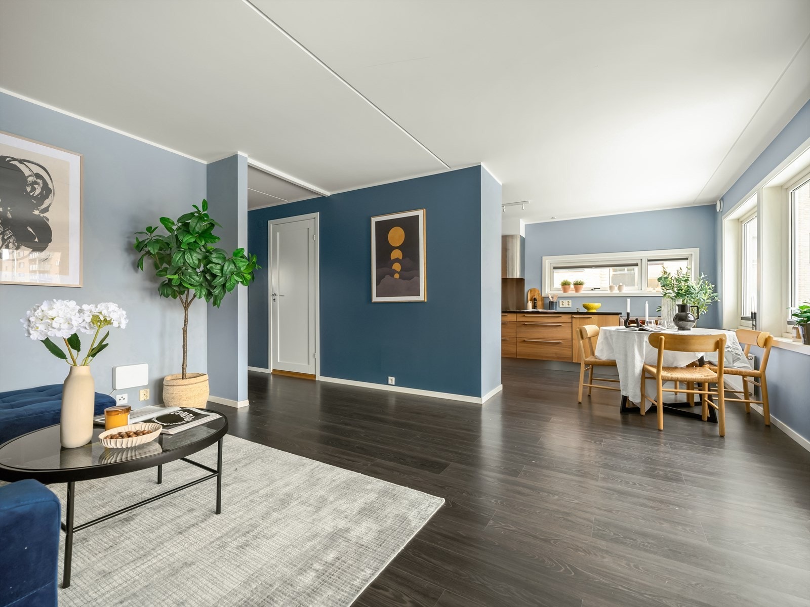 Vi har gleden av å ønske velkommen til denne flotte leiligheten i Spireaveien 10B! Galleribilde