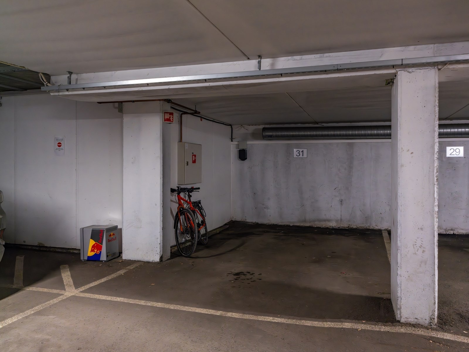 Leiligheten disponerer også en praktisk parkeringsplass i felles garasjeanlegg. Galleribilde
