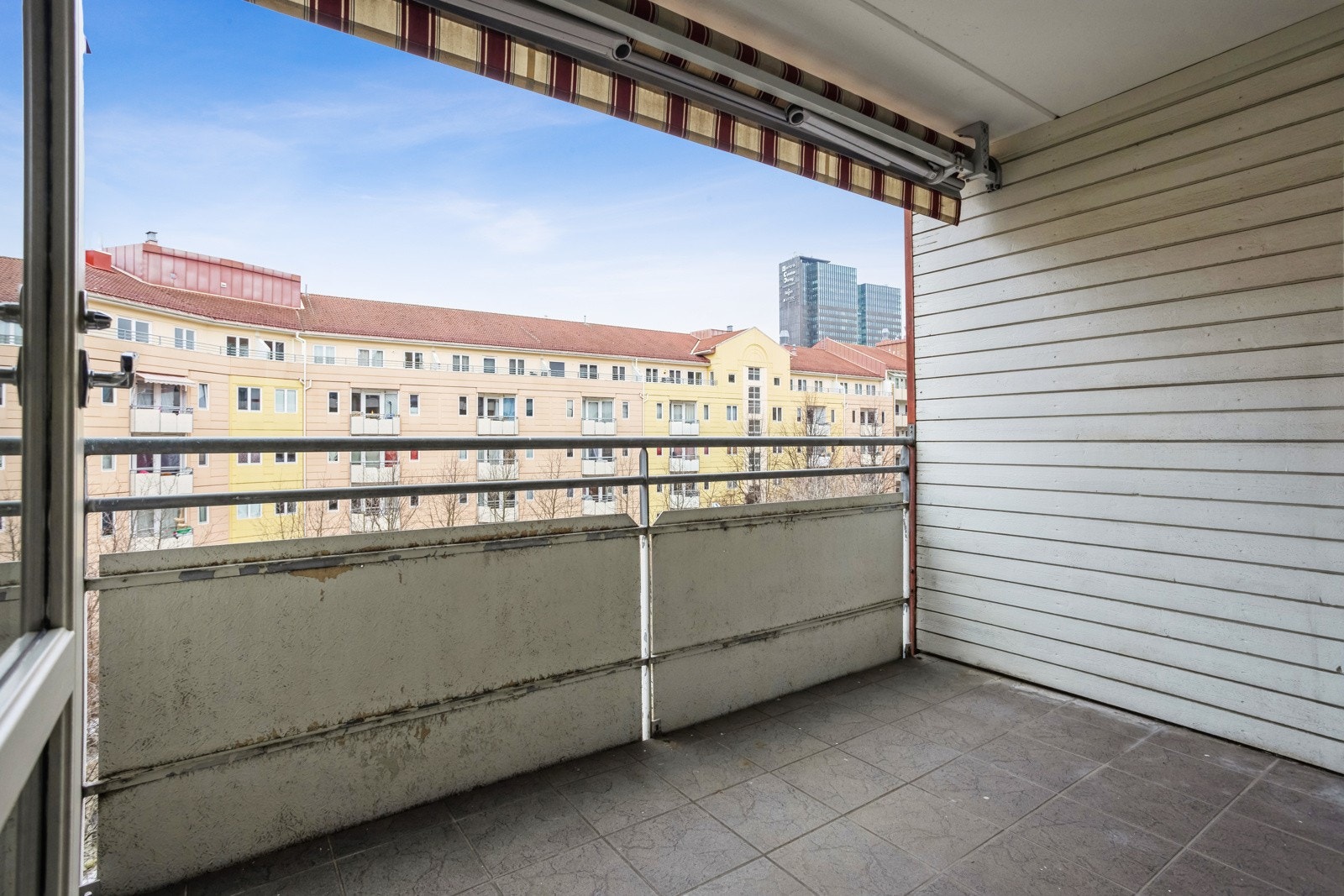 Utgang fra stue til en sydvendt balkong på ca. 6 kvm. Galleribilde