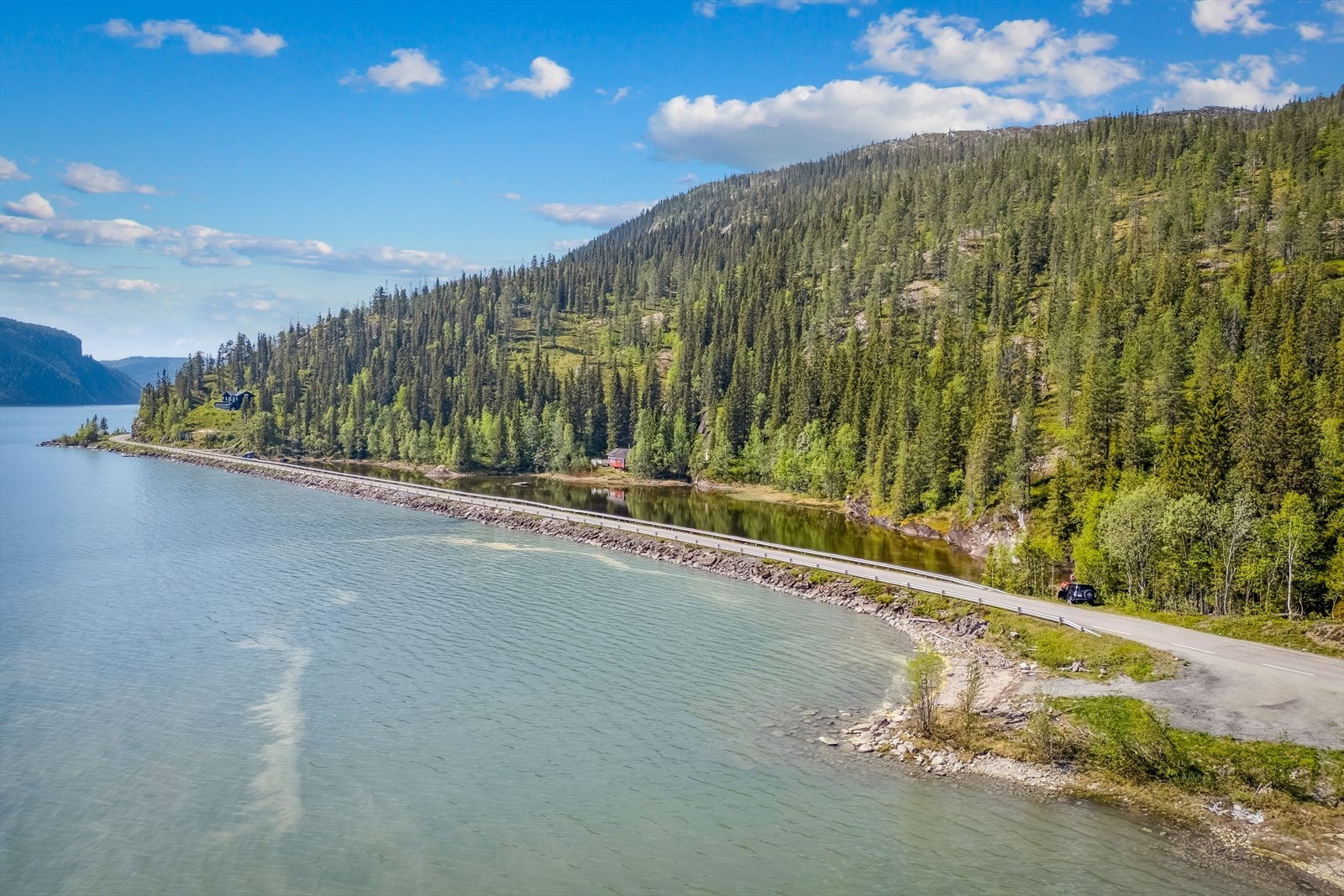 Langvatnet er en innsjø i Ranavassdraget, like nord for Mo i Rana. Galleribilde