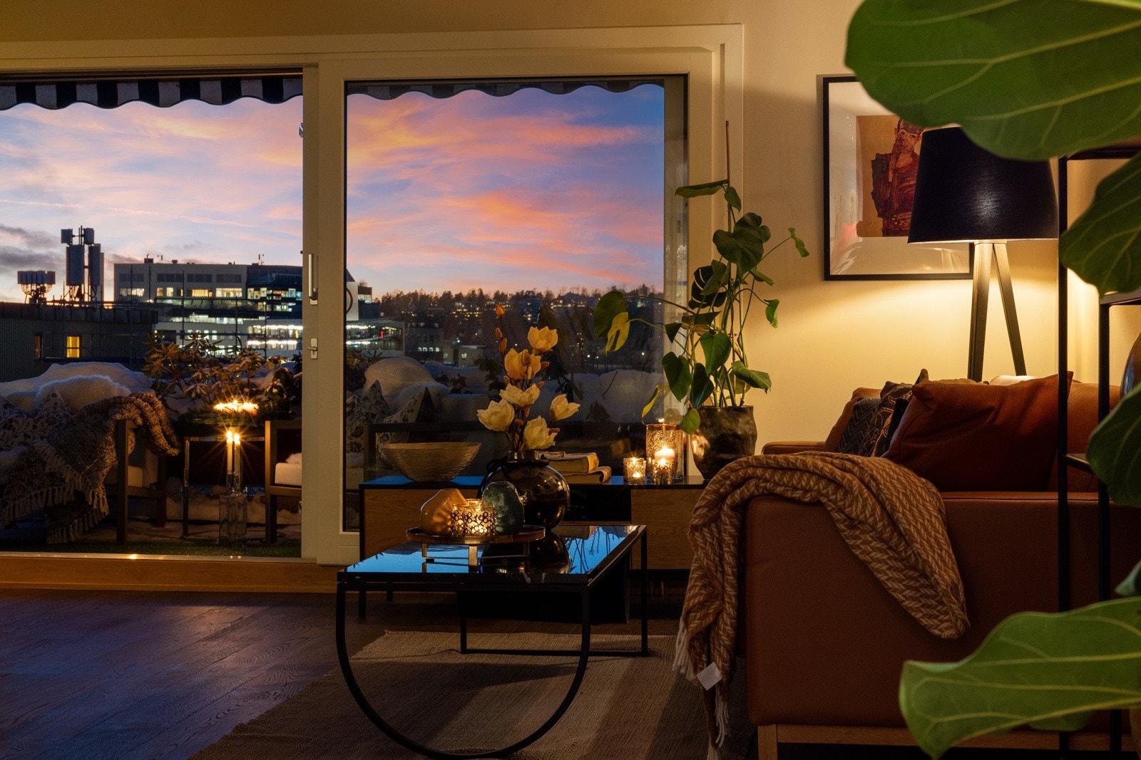 Terrassedøren i stue/kjøkken er av nyere dato. Galleribilde