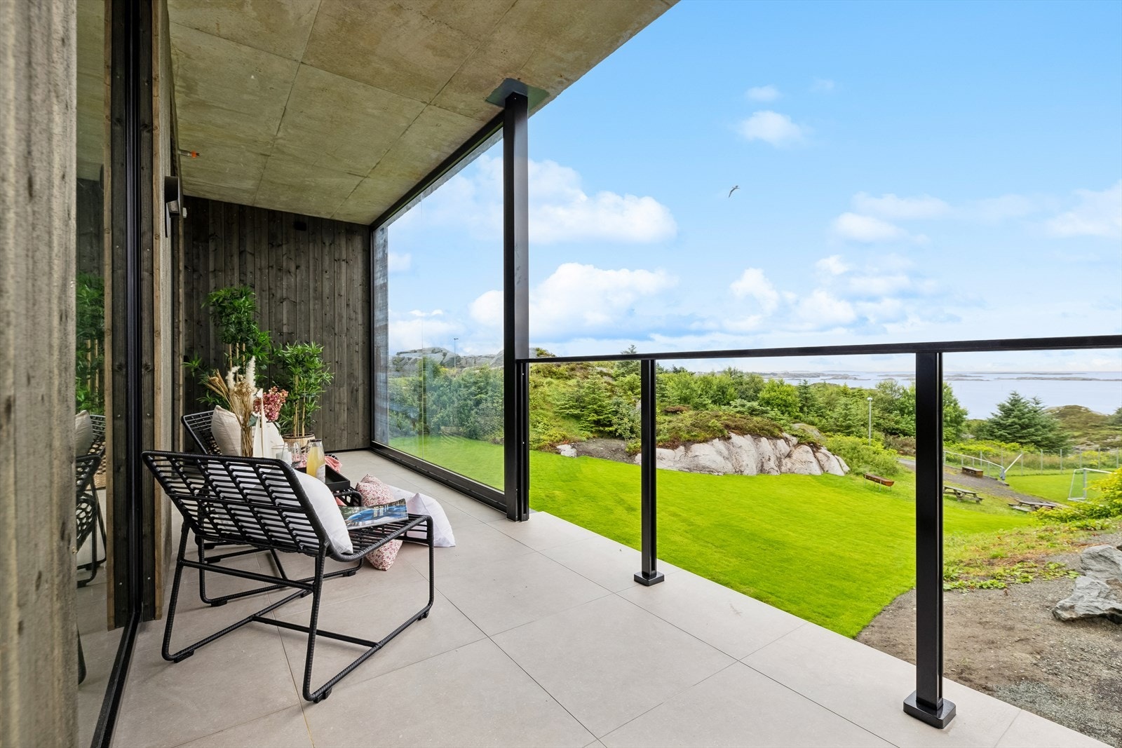 Stor vestvendt terrasse. Galleribilde