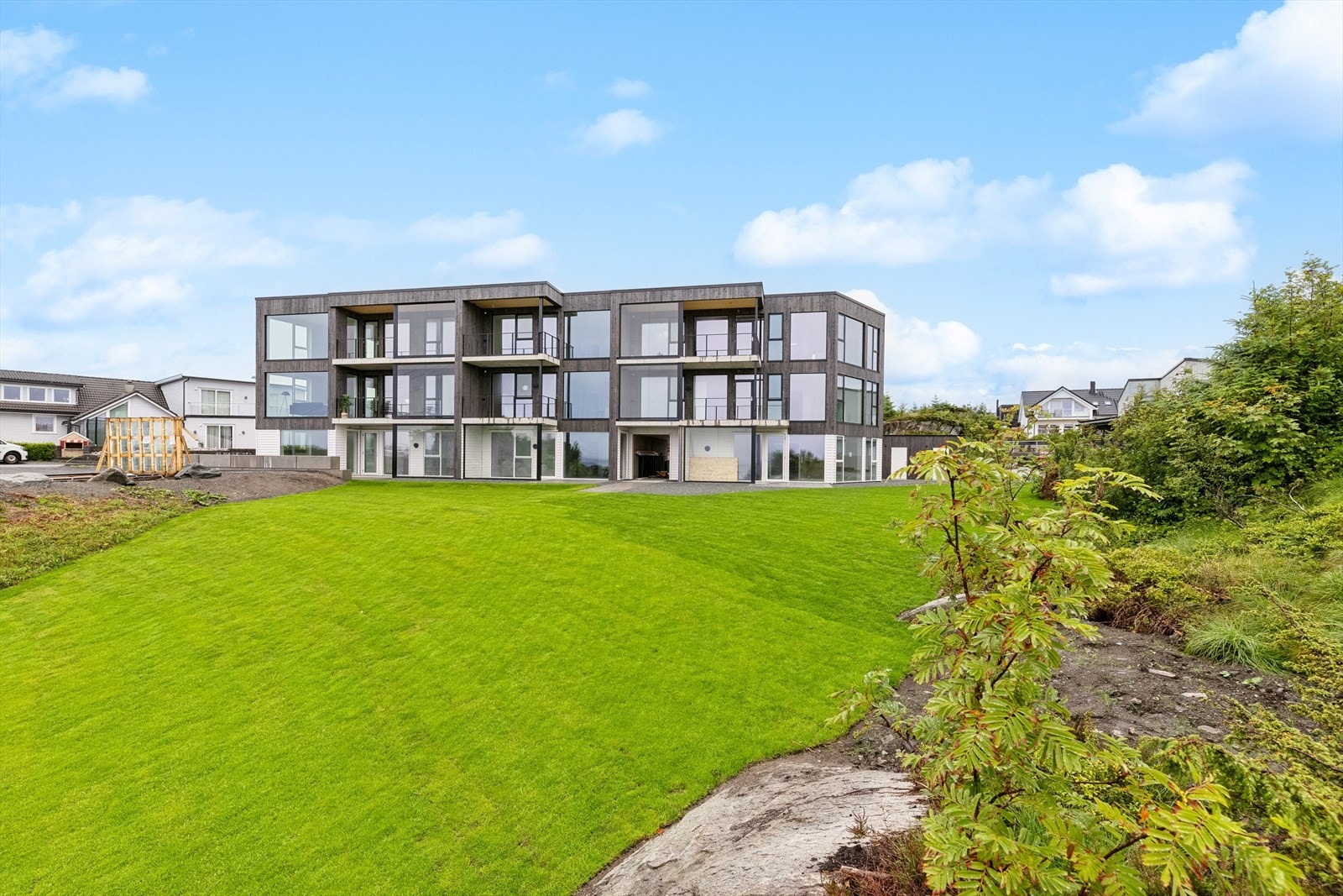 Leilighetsbygg med høy standard. Galleribilde