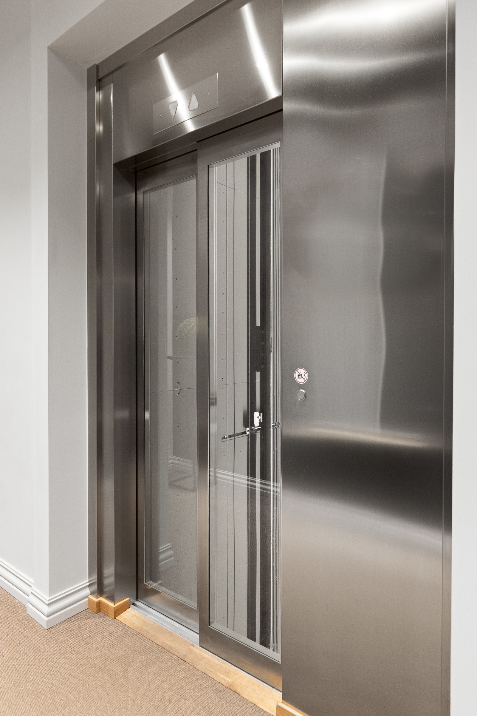 Leiligheten har skjermet beliggenhet i byggets 3.etasje med heisadkomst Galleribilde