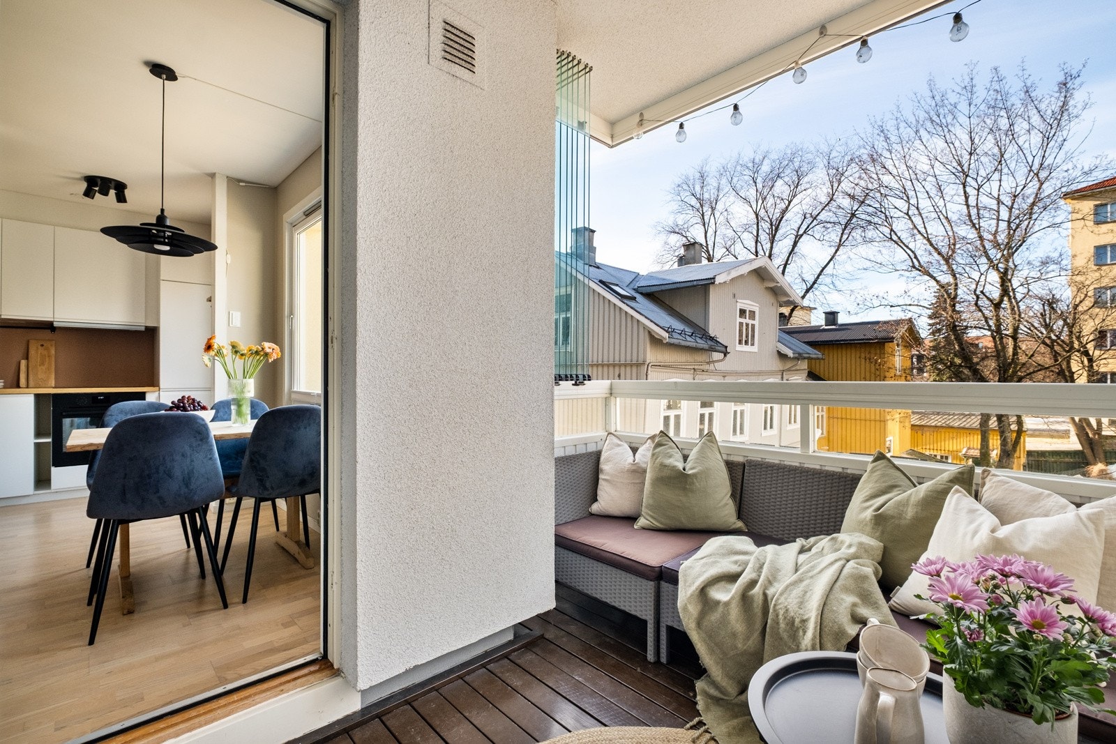 Utenfor stuen er det en innglasset balkong på ca. 5 kvm. Galleribilde