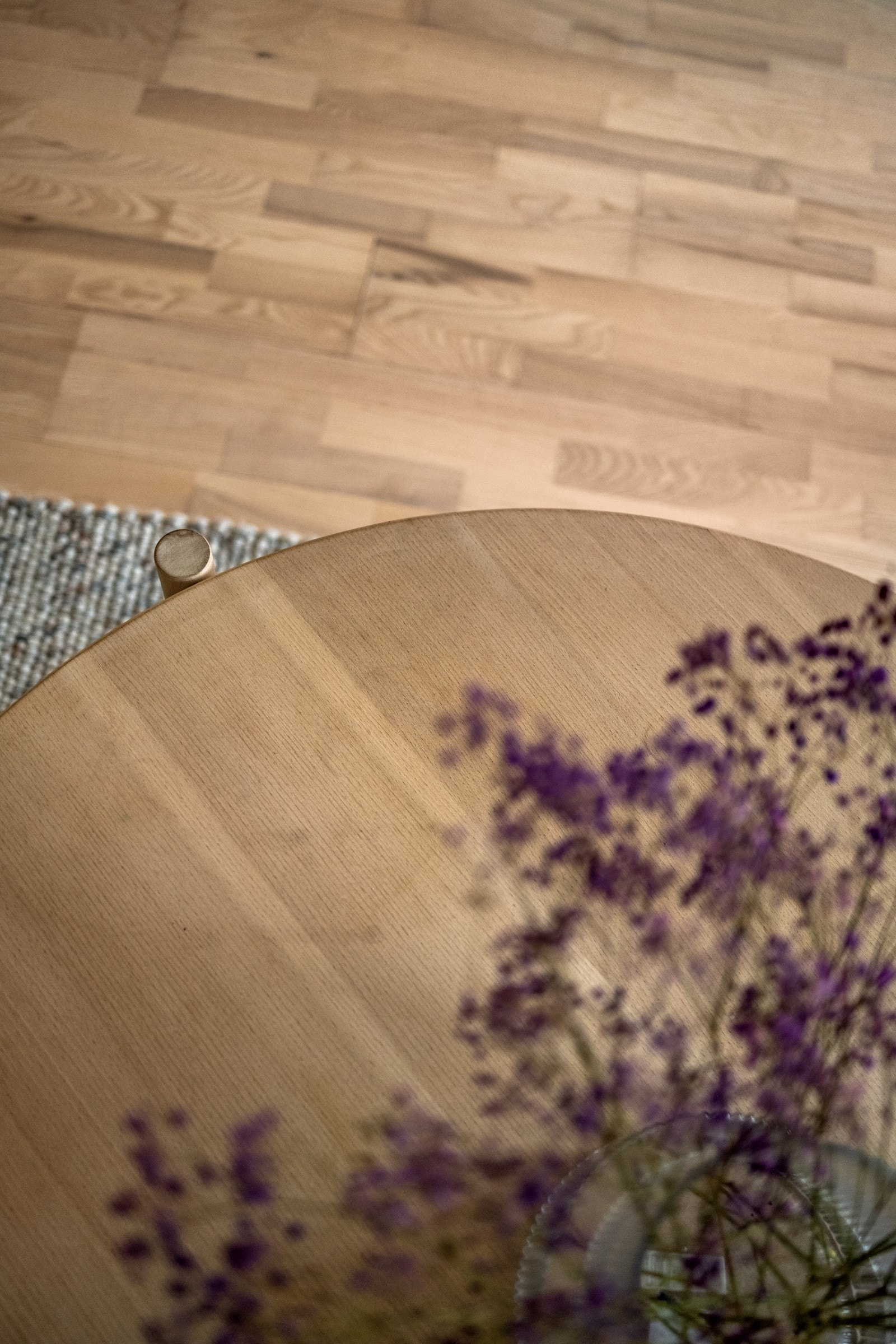 Stuen har pene parkettgulv. Galleribilde