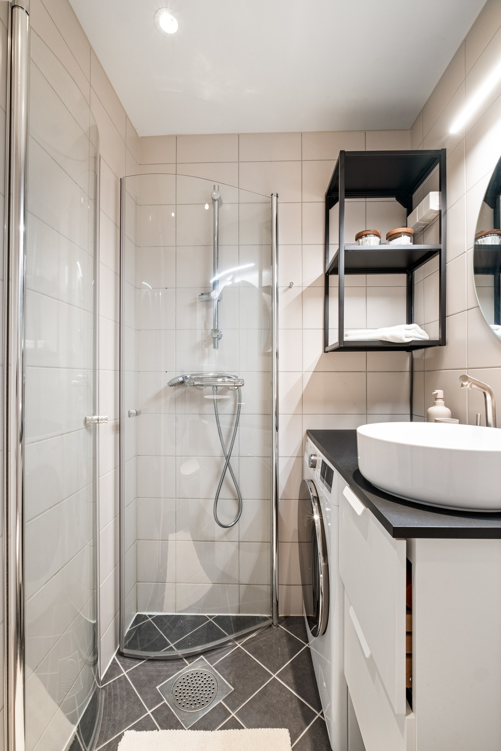 Det ble montert ny baderomsinnredning i 2021. Galleribilde