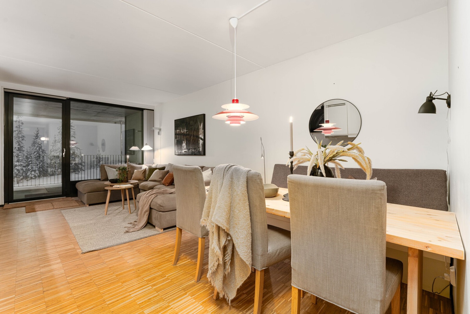 Det er plass til spisebord i tilknytning til kjøkkenet. Galleribilde