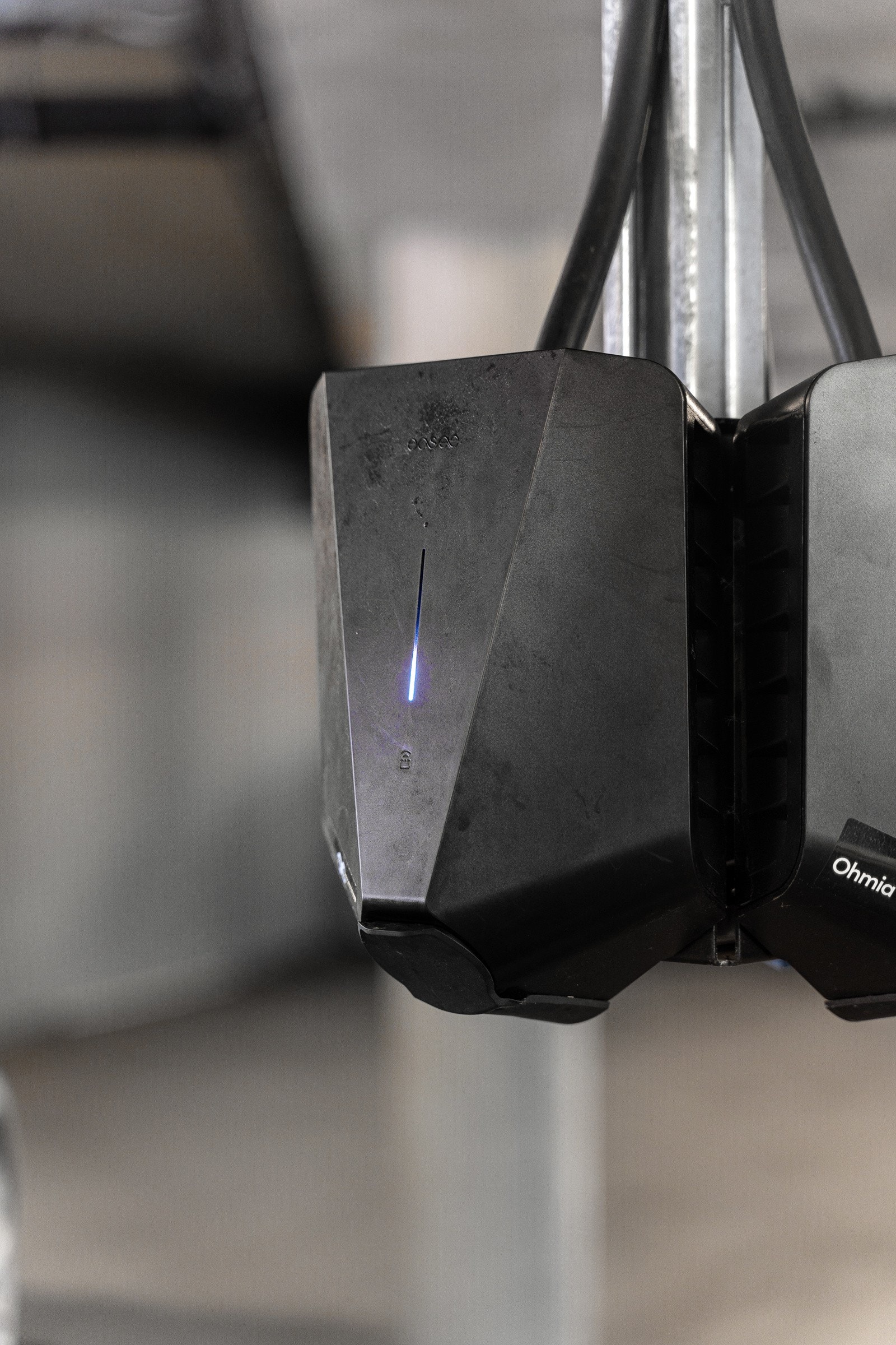 Her er det også montert elbil-lader på plassen. Galleribilde