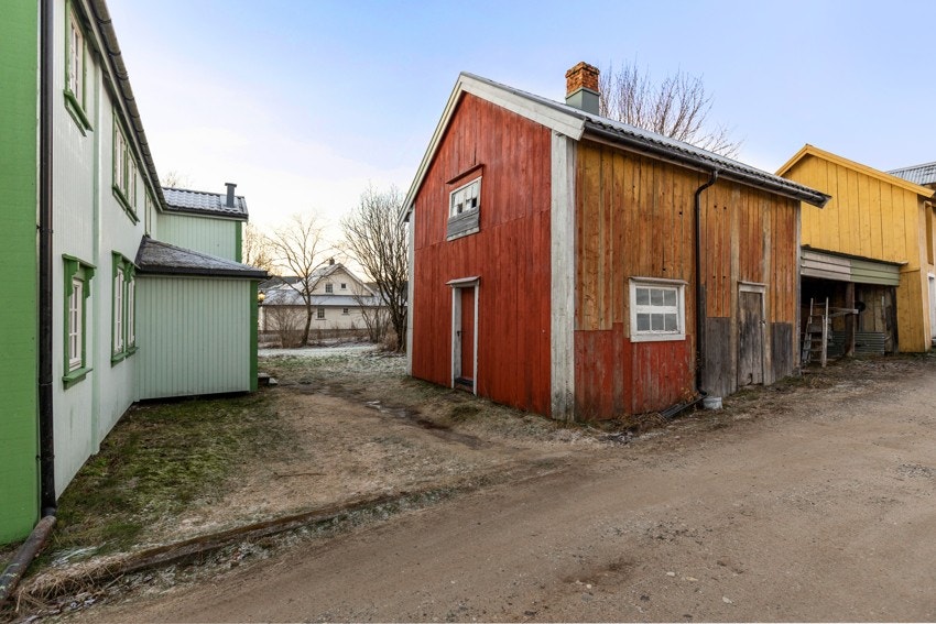 Det var lærerinne Nikoline Tanke Hansen og kaptein Aksel Hansen (skipper på isbryteren "Edison") som sto bak byggingen. Galleribilde