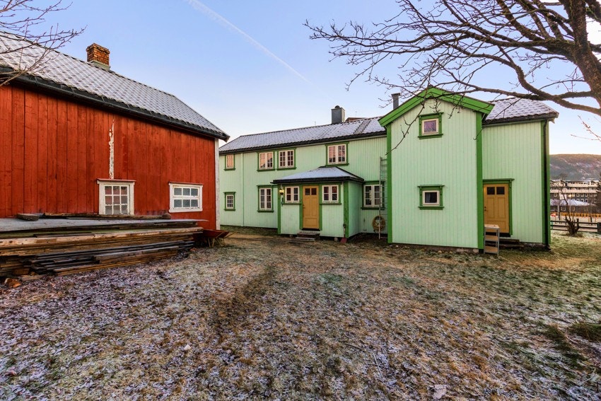 Det startet med at en bygning (tømring) ble demontert på Sagbakken/Tverråneset og satt opp på Moheia. Galleribilde